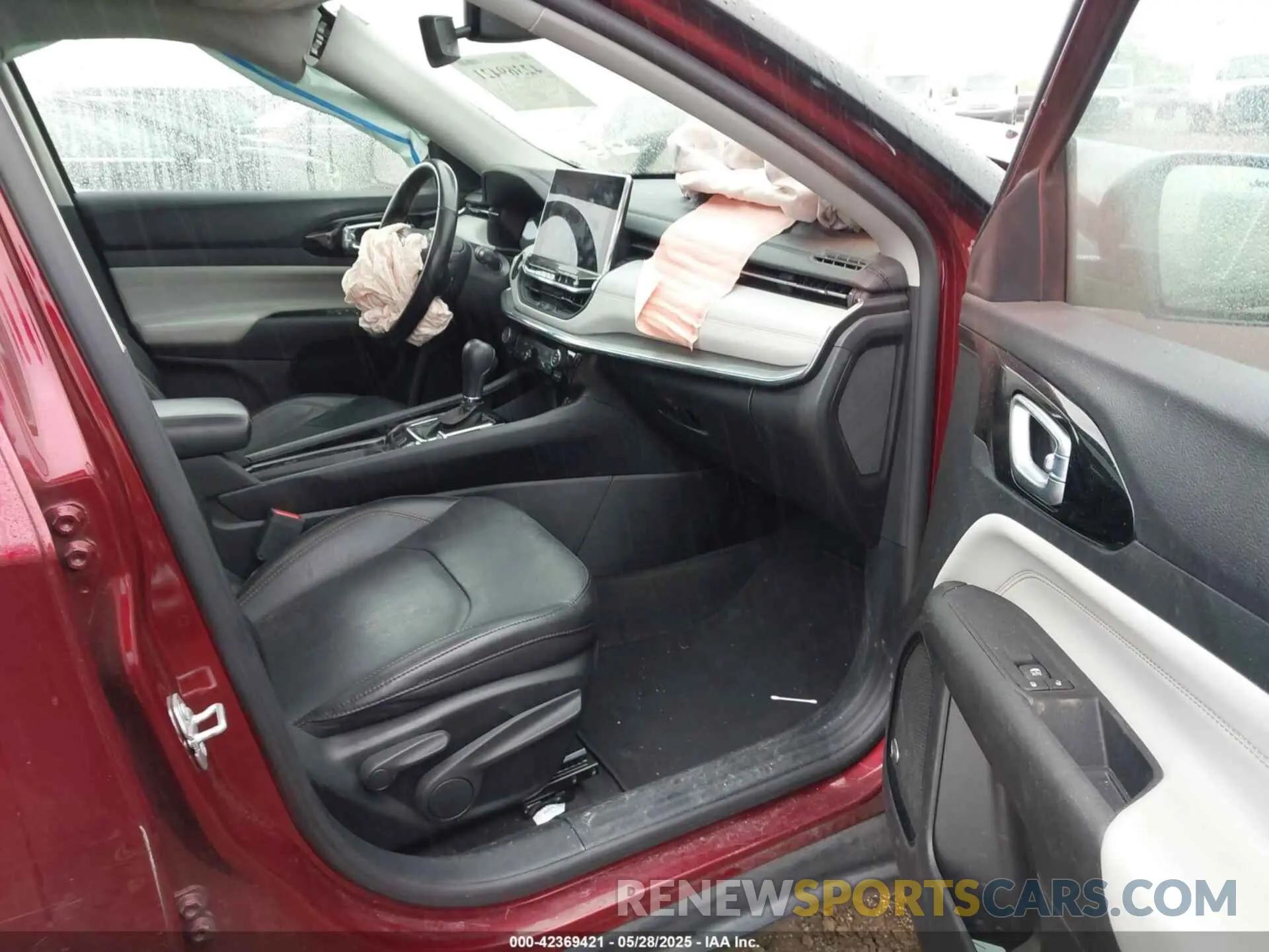 5 Photograph of a damaged car 3C4NJDCB9NT180208 JEEP COMPASS 2022