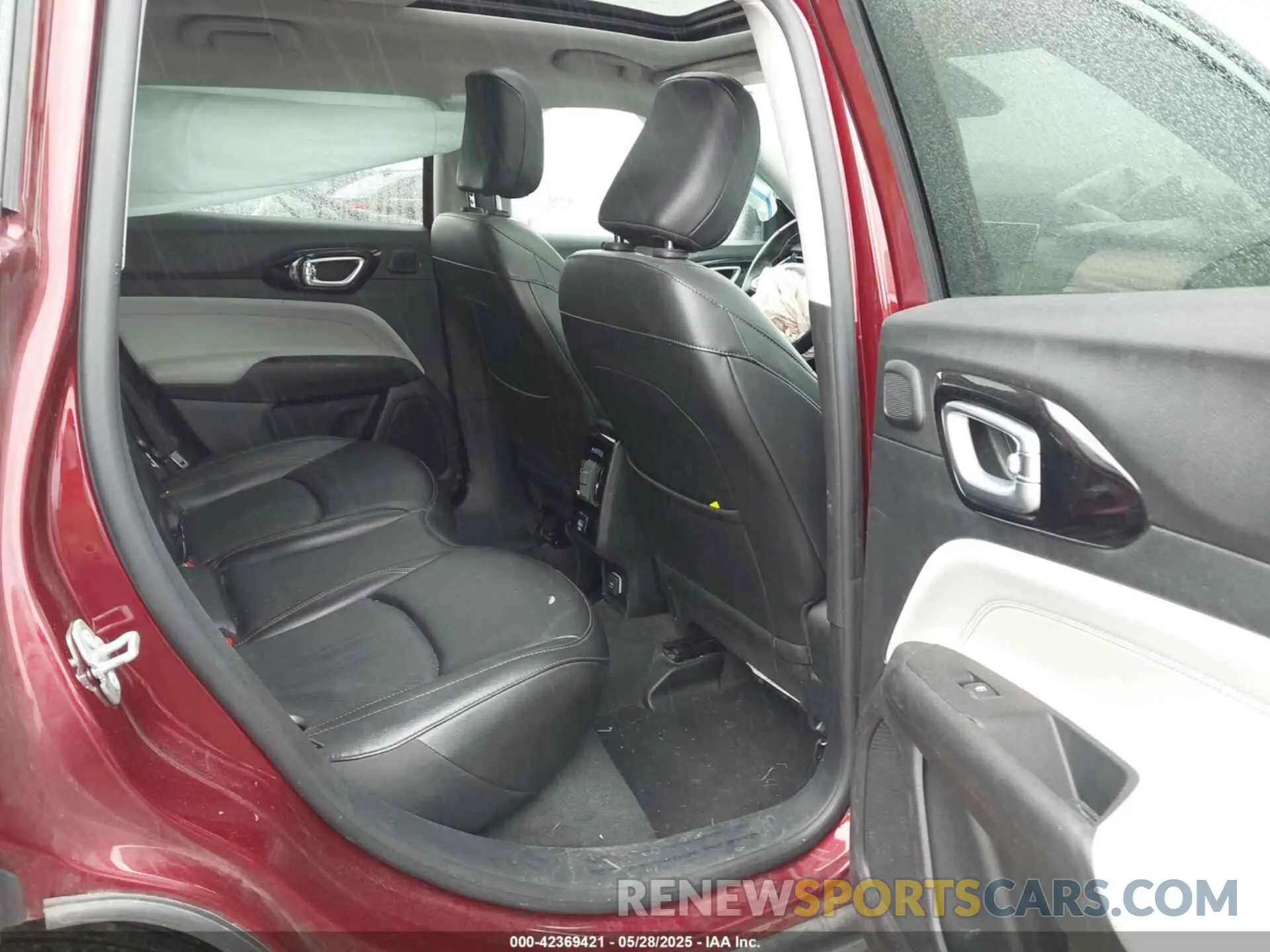 8 Photograph of a damaged car 3C4NJDCB9NT180208 JEEP COMPASS 2022