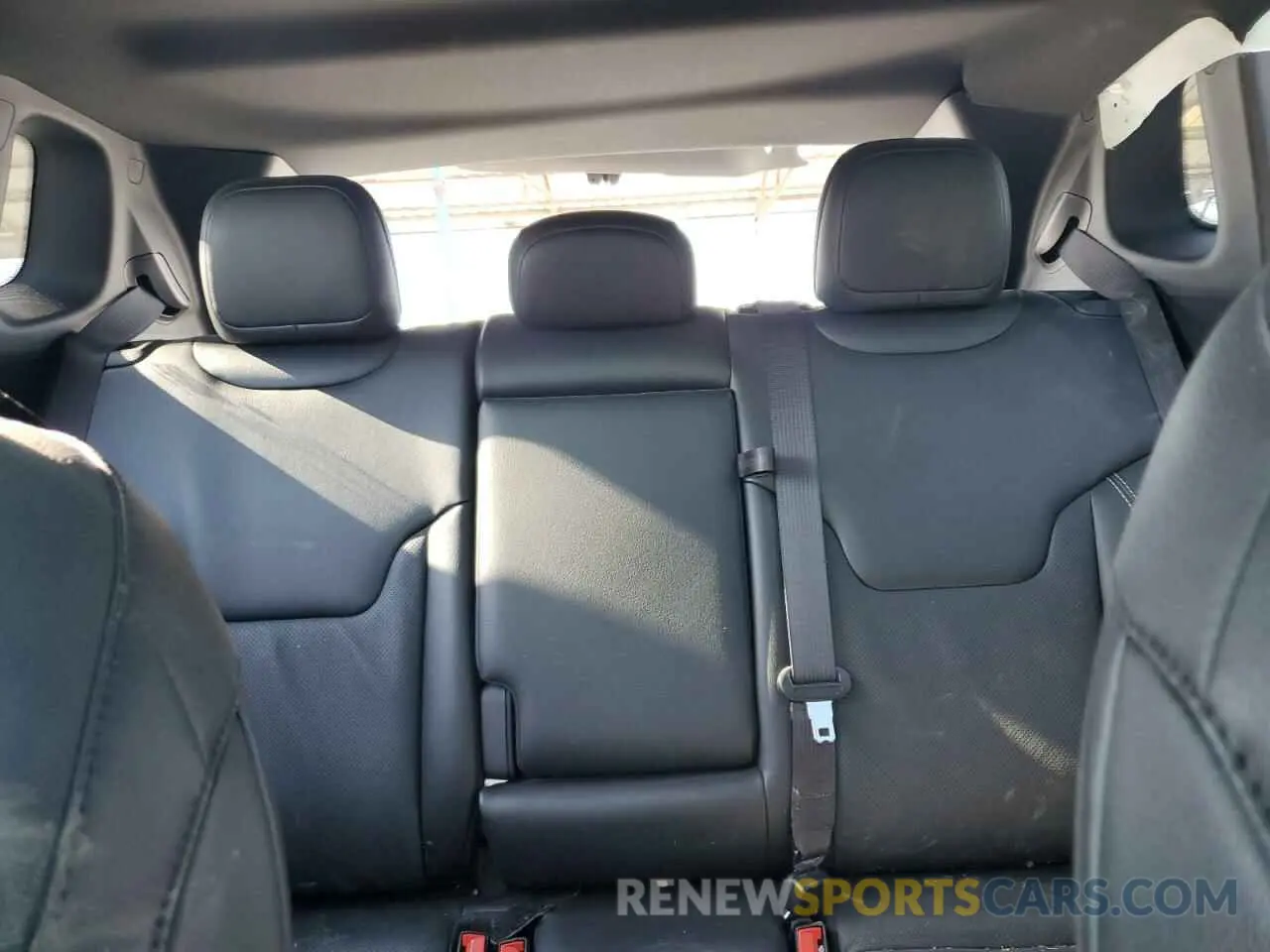 10 Photograph of a damaged car 3C4NJDCBXNT170044 JEEP COMPASS 2022