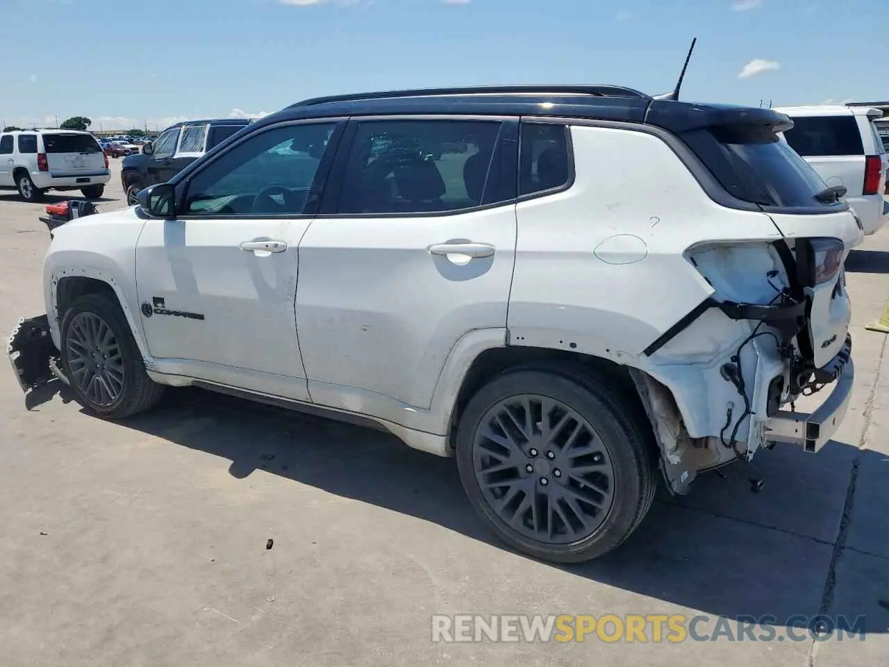 2 Photograph of a damaged car 3C4NJDCBXNT185627 JEEP COMPASS 2022