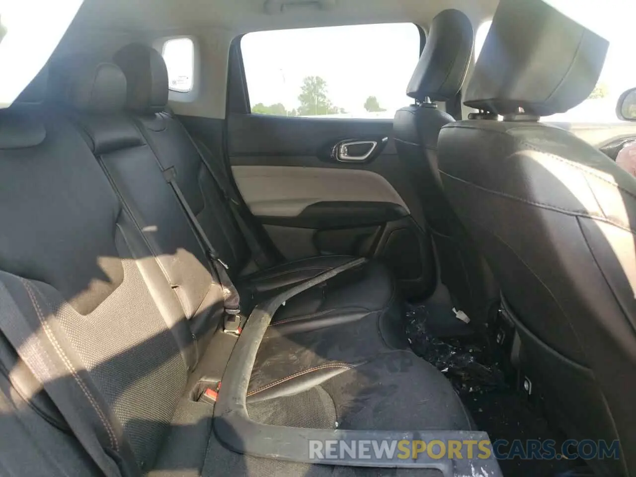 11 Photograph of a damaged car 3C4NJDCBXNT189290 JEEP COMPASS 2022