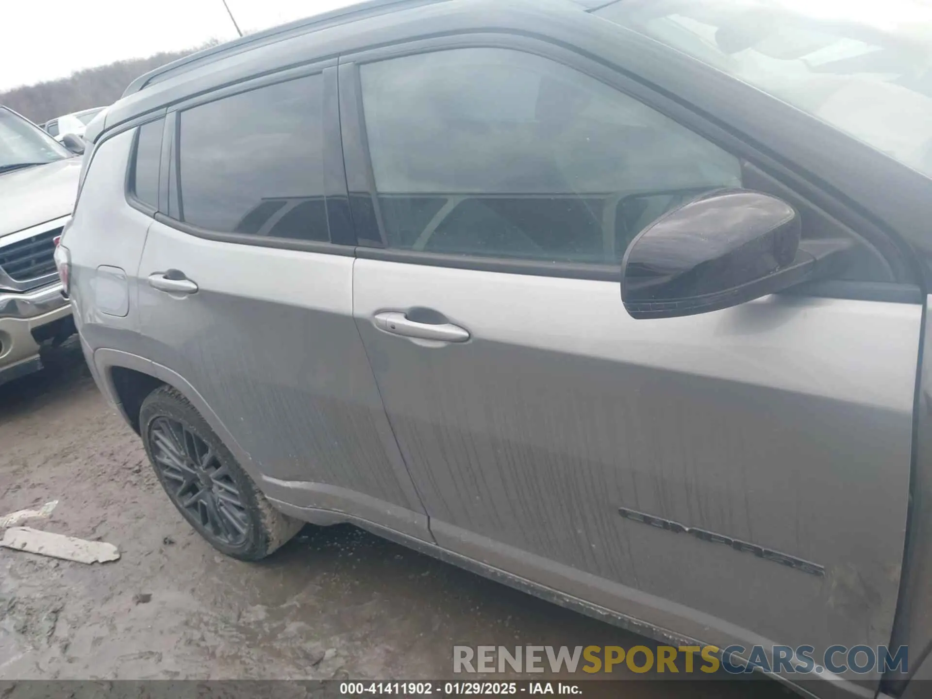 13 Photograph of a damaged car 3C4NJDCBXNT209621 JEEP COMPASS 2022
