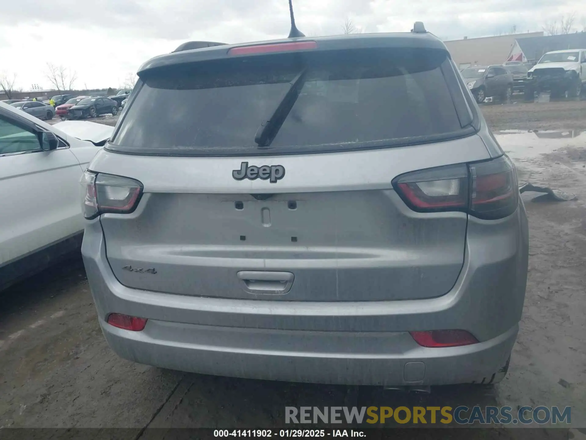 16 Photograph of a damaged car 3C4NJDCBXNT209621 JEEP COMPASS 2022