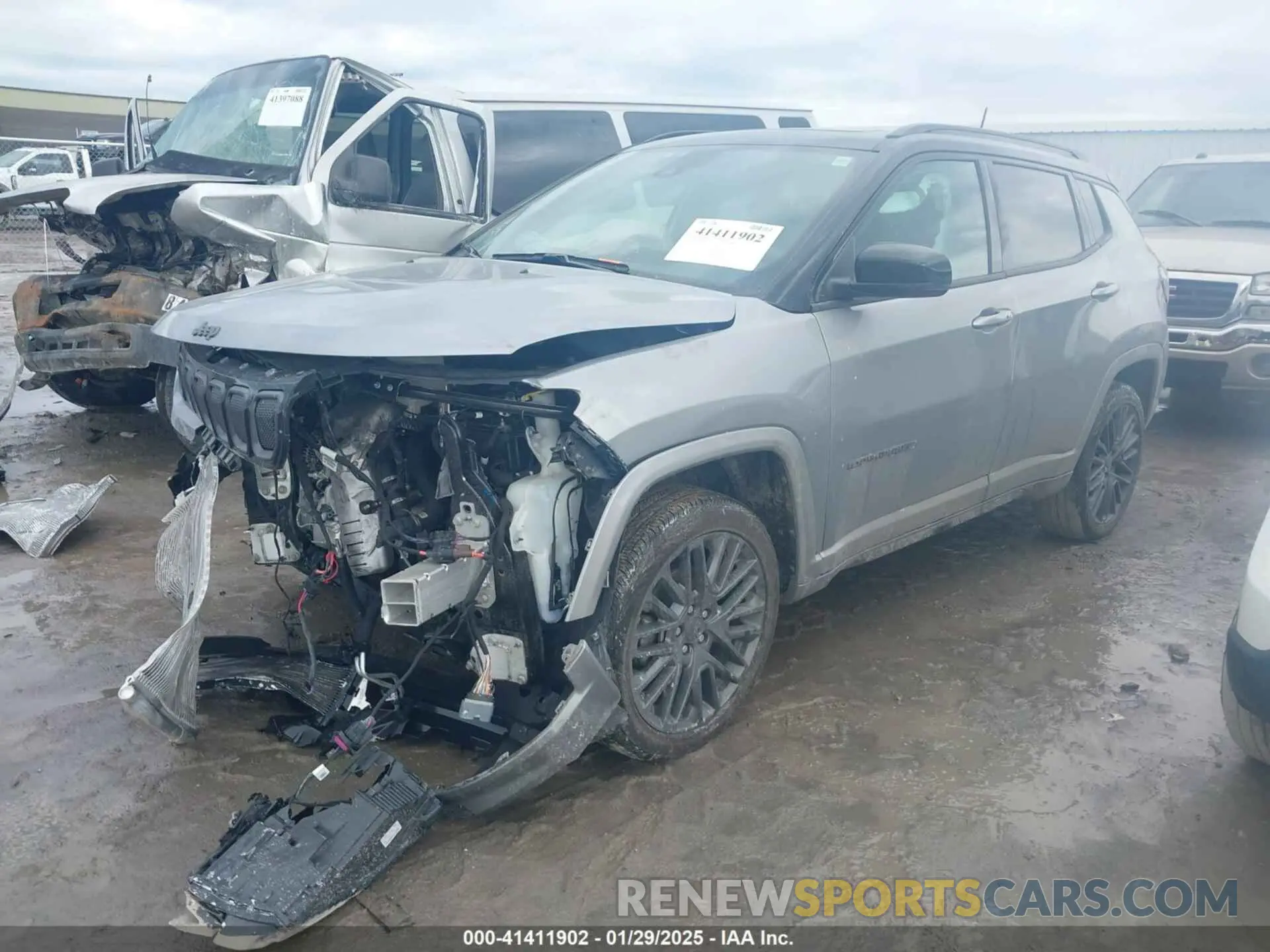 2 Photograph of a damaged car 3C4NJDCBXNT209621 JEEP COMPASS 2022
