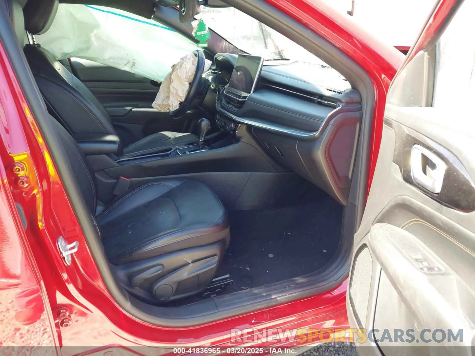 5 Photograph of a damaged car 3C4NJDCBXNT236673 JEEP COMPASS 2022