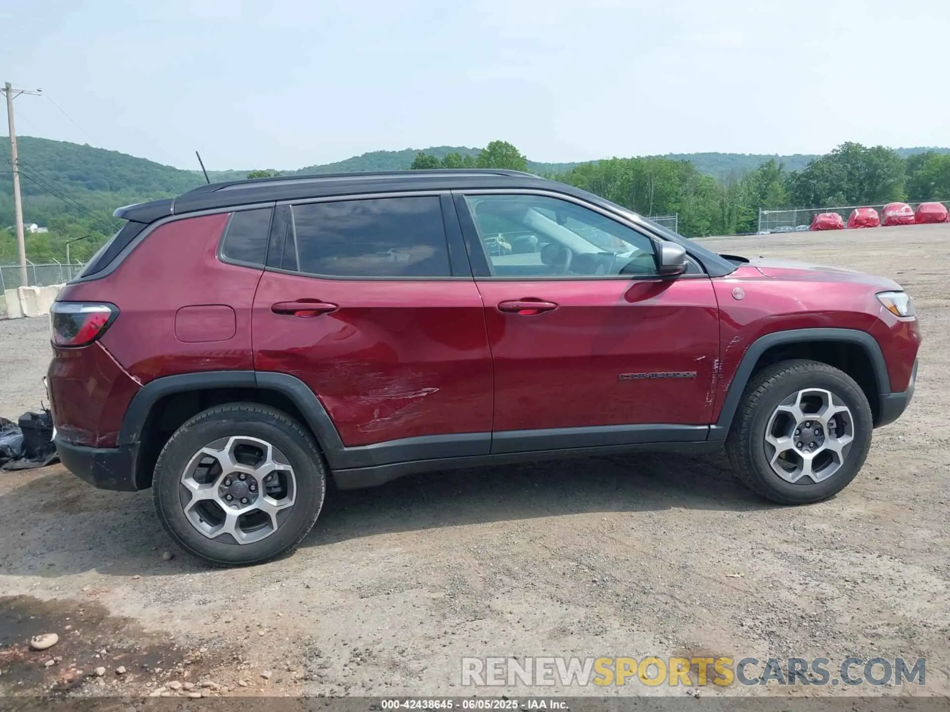 13 Photograph of a damaged car 3C4NJDDB1NT164115 JEEP COMPASS 2022