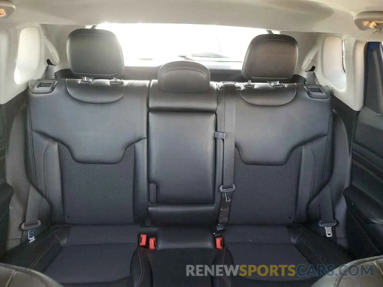 10 Photograph of a damaged car 3C4NJDDB1NT226032 JEEP COMPASS 2022