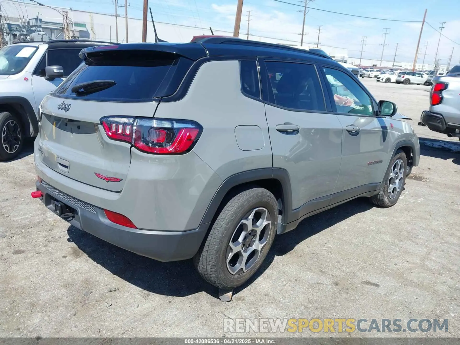 4 Photograph of a damaged car 3C4NJDDB2NT224046 JEEP COMPASS 2022