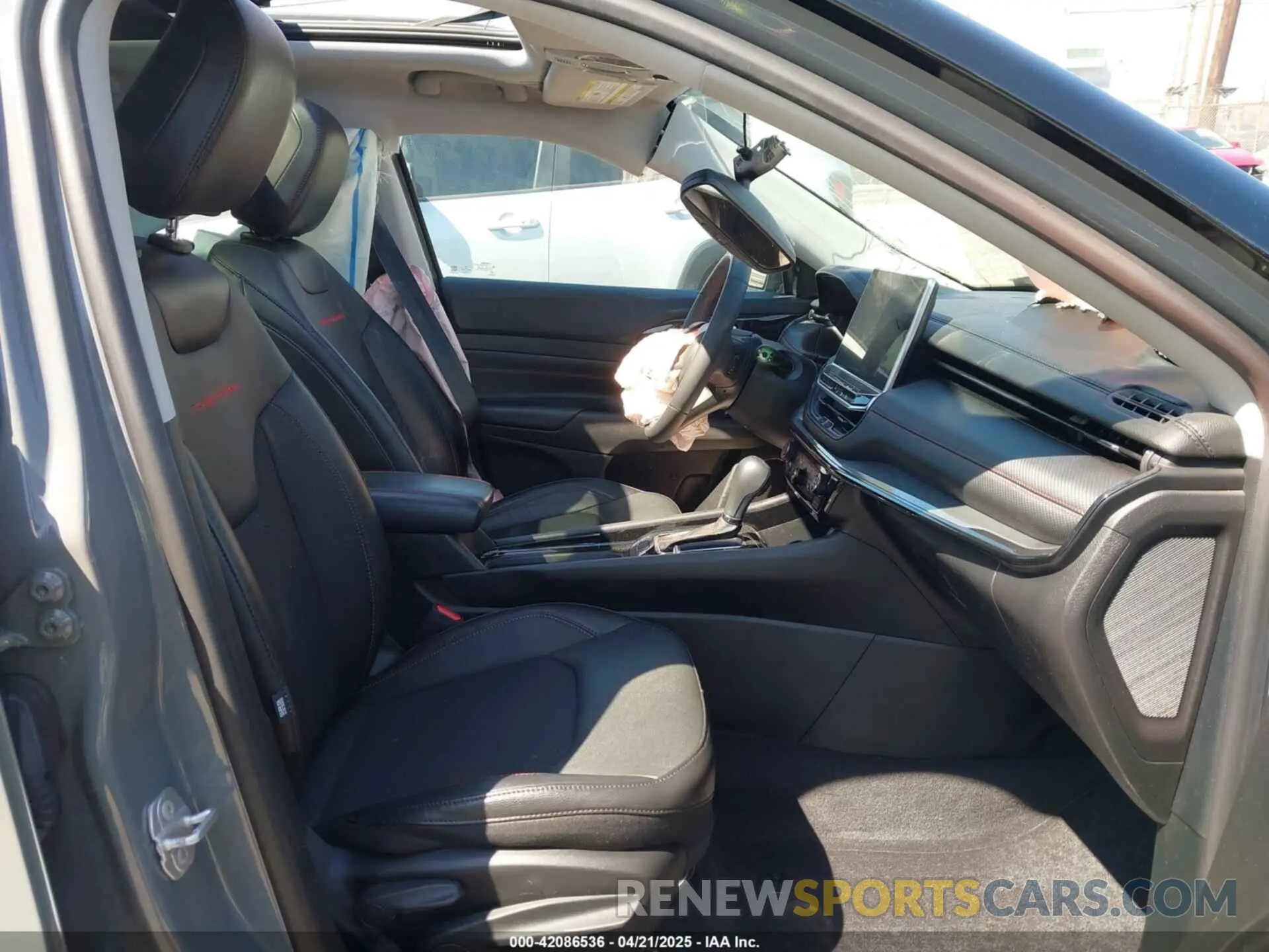 5 Photograph of a damaged car 3C4NJDDB2NT224046 JEEP COMPASS 2022