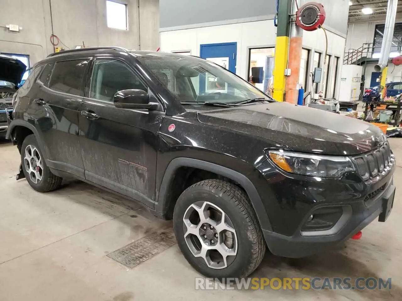 4 Photograph of a damaged car 3C4NJDDB2NT227769 JEEP COMPASS 2022