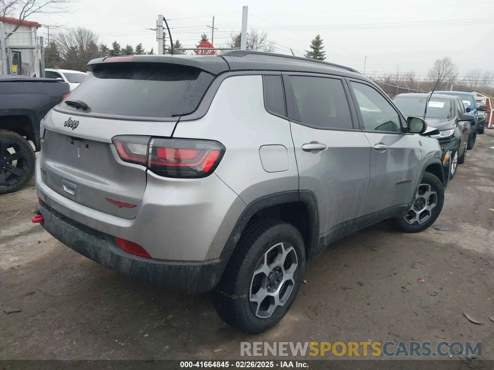 4 Photograph of a damaged car 3C4NJDDB3NT128118 JEEP COMPASS 2022