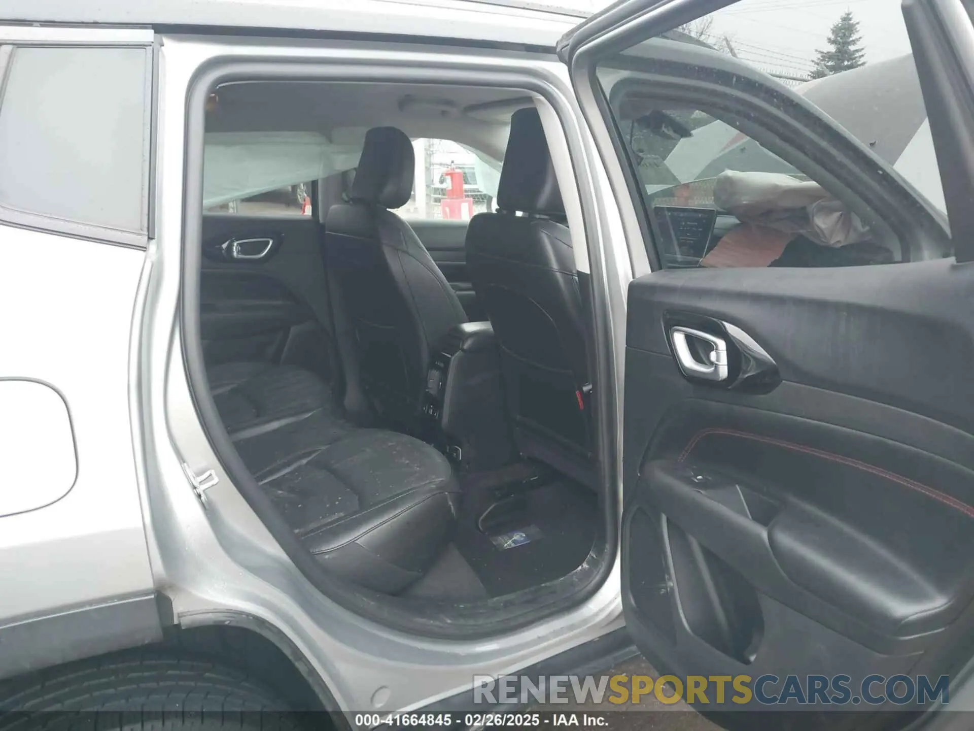 8 Photograph of a damaged car 3C4NJDDB3NT128118 JEEP COMPASS 2022