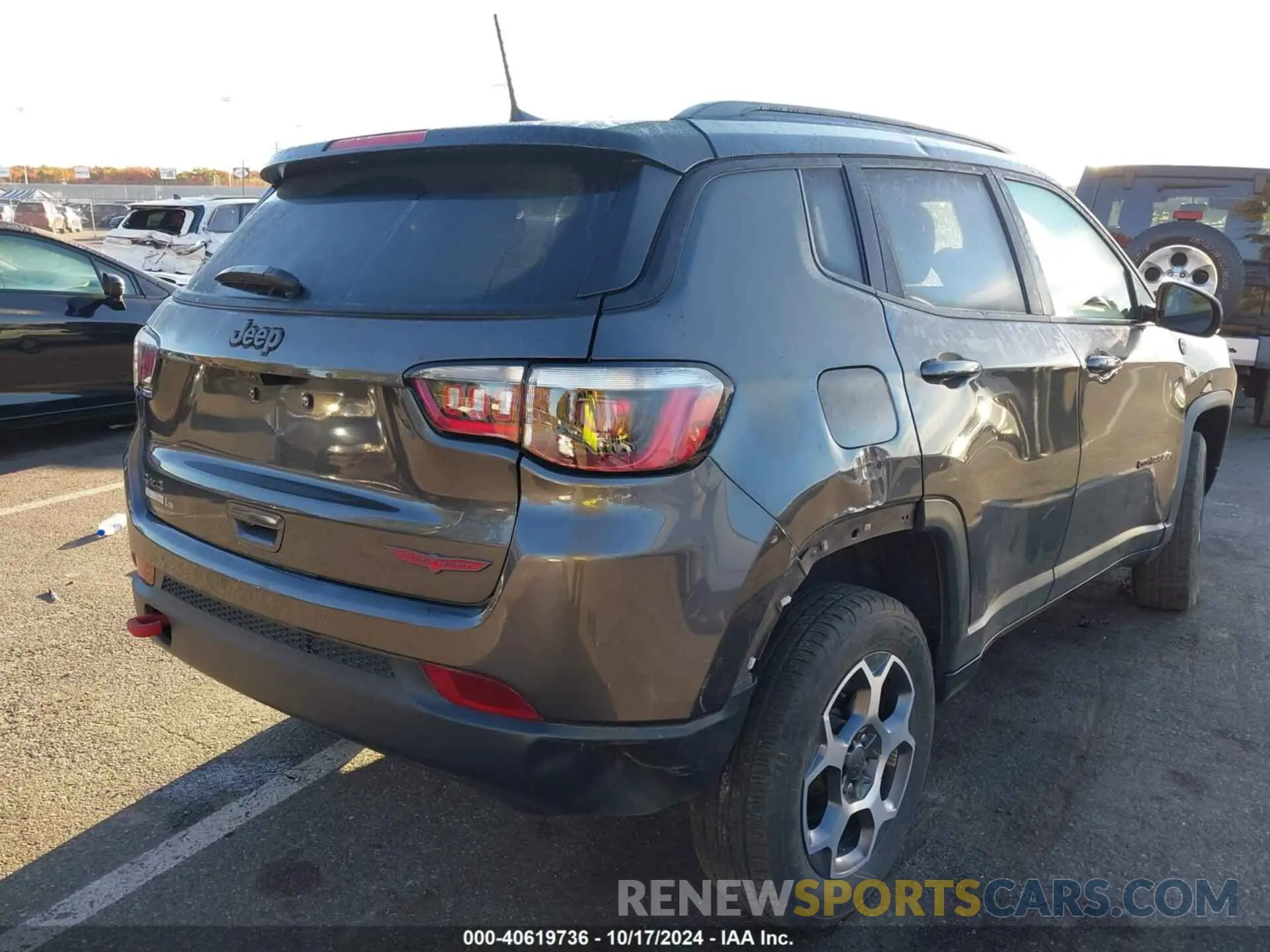 4 Photograph of a damaged car 3C4NJDDB3NT206168 JEEP COMPASS 2022