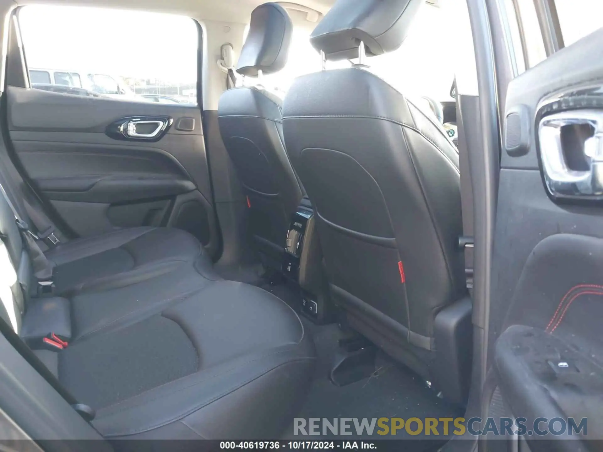 8 Photograph of a damaged car 3C4NJDDB3NT206168 JEEP COMPASS 2022