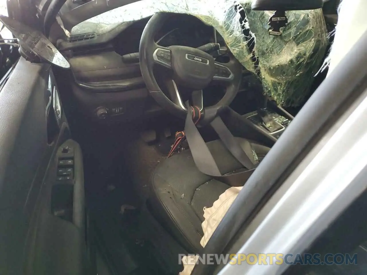 8 Photograph of a damaged car 3C4NJDDB4NT156932 JEEP COMPASS 2022