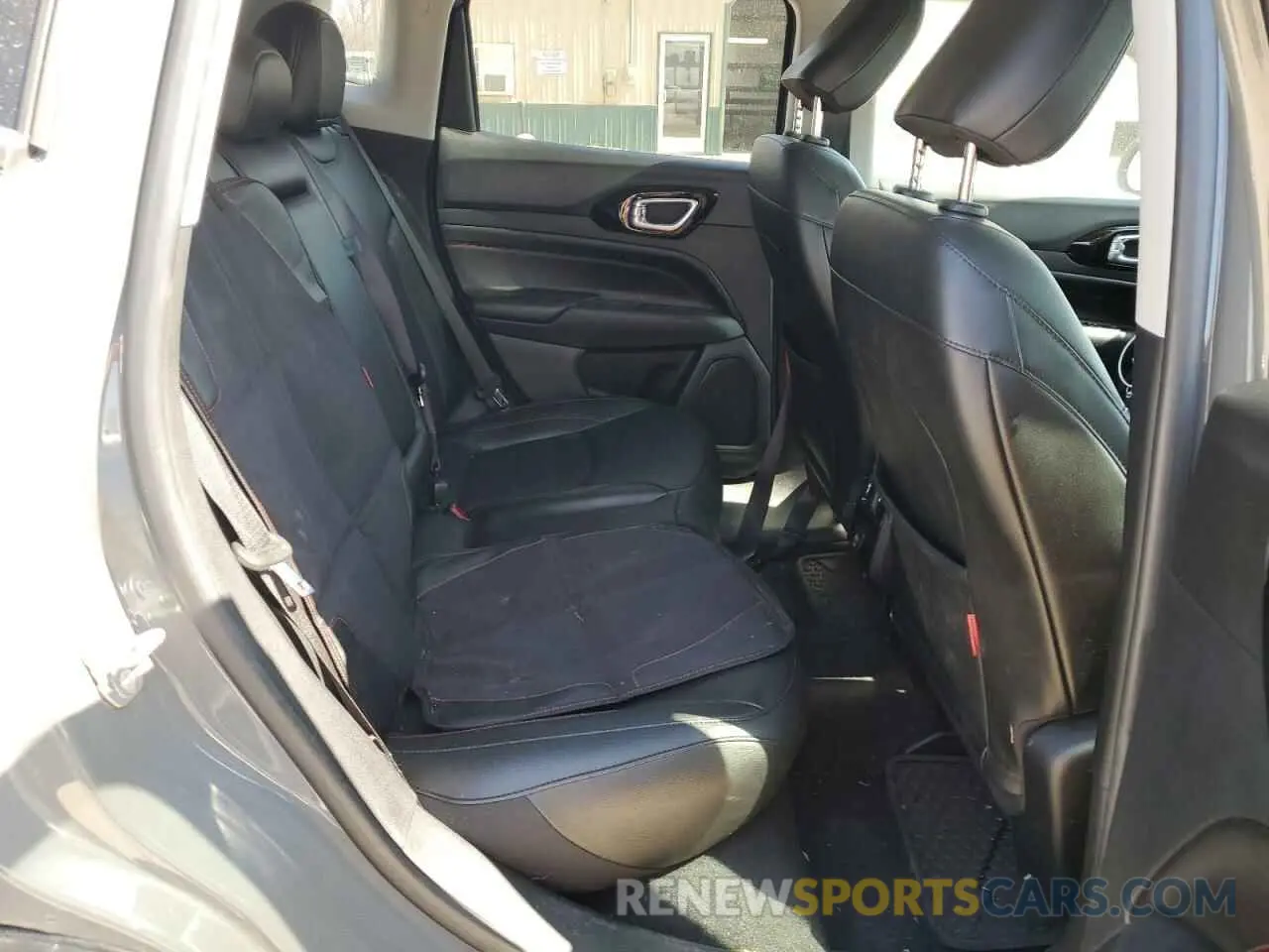 10 Photograph of a damaged car 3C4NJDDB5NT105777 JEEP COMPASS 2022