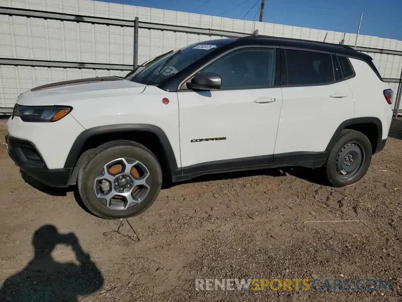 1 Photograph of a damaged car 3C4NJDDB5NT148841 JEEP COMPASS 2022