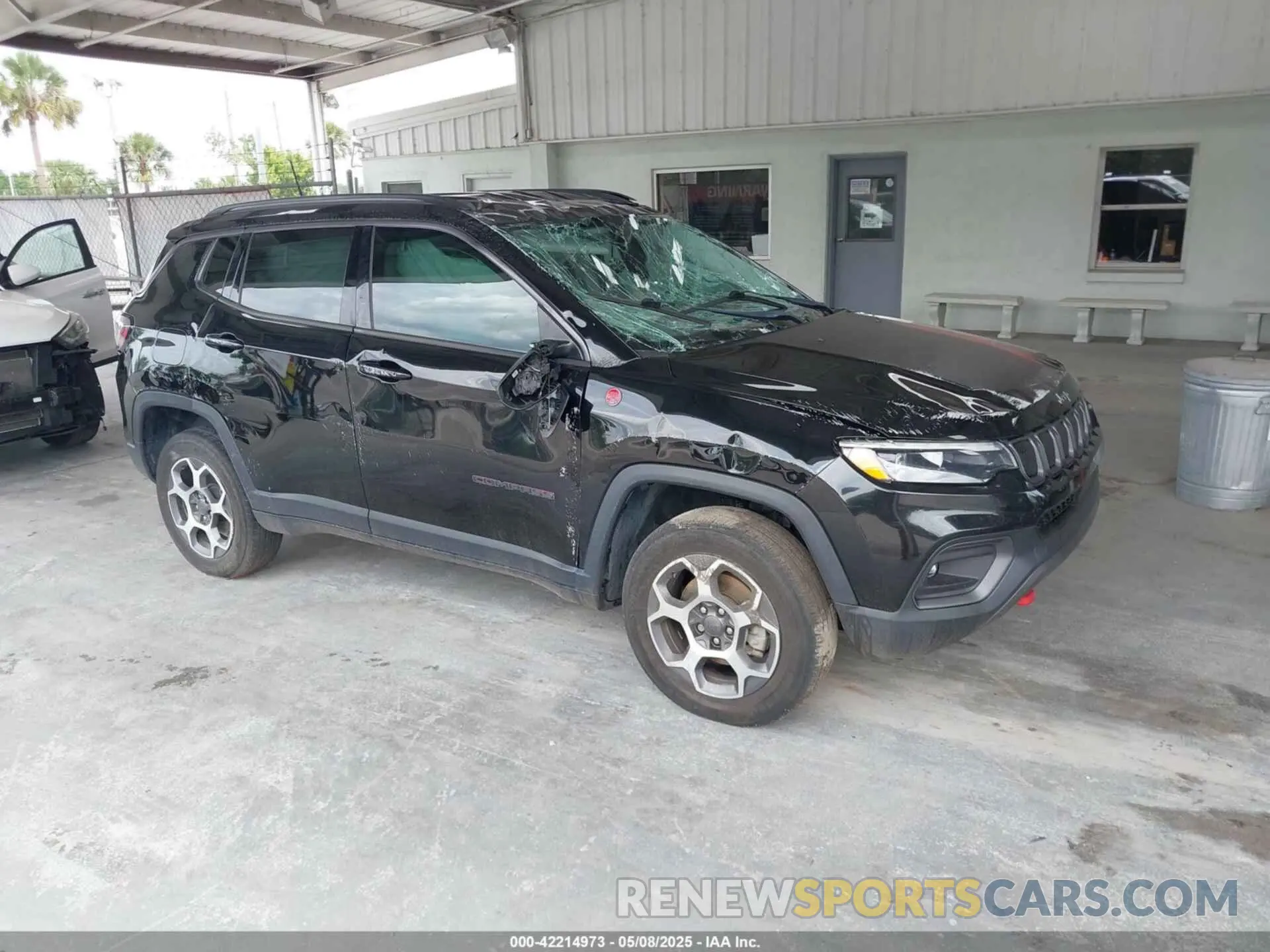 1 Photograph of a damaged car 3C4NJDDB5NT164201 JEEP COMPASS 2022