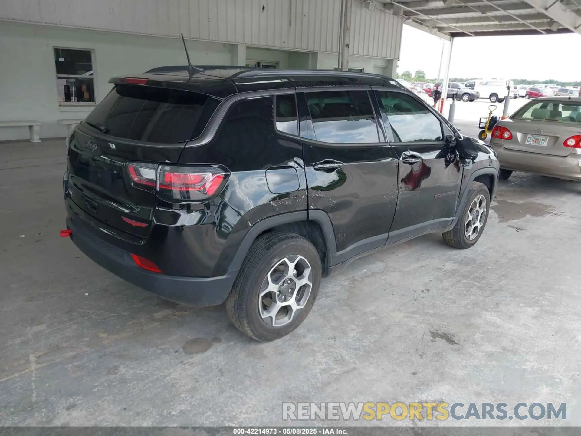 4 Photograph of a damaged car 3C4NJDDB5NT164201 JEEP COMPASS 2022