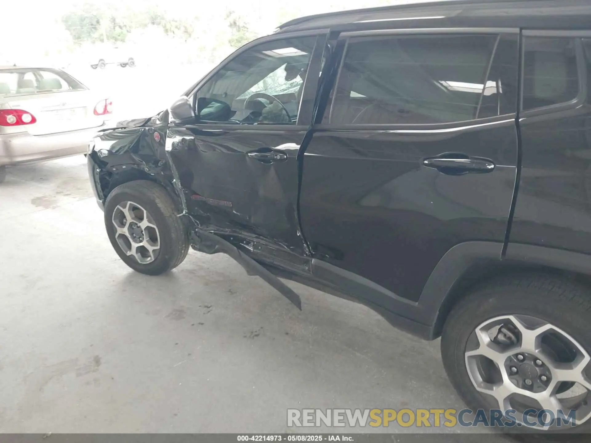 6 Photograph of a damaged car 3C4NJDDB5NT164201 JEEP COMPASS 2022