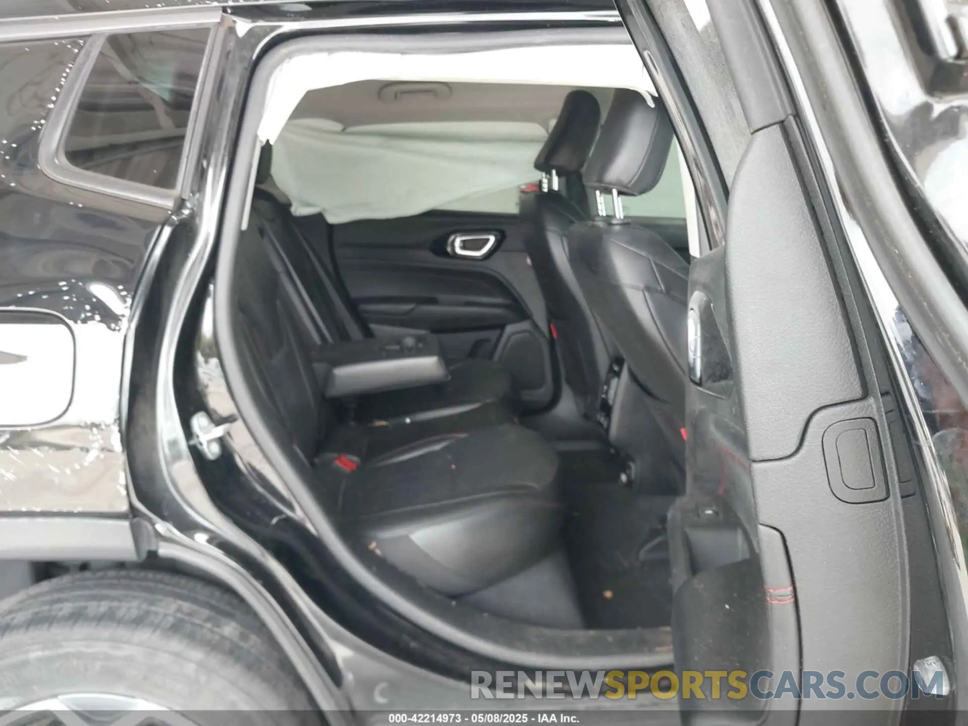 8 Photograph of a damaged car 3C4NJDDB5NT164201 JEEP COMPASS 2022