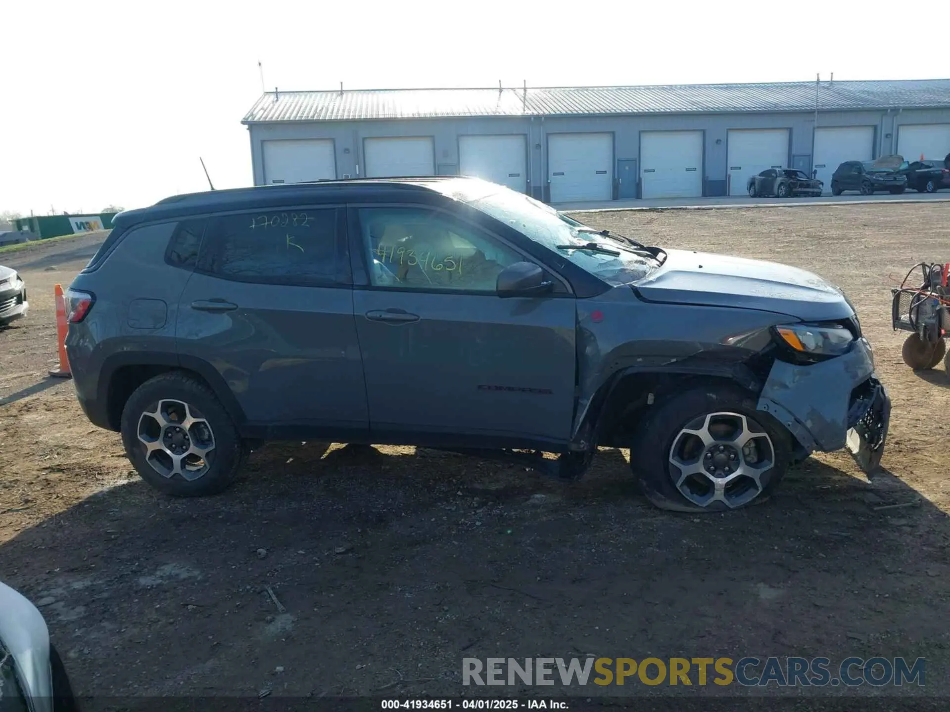 13 Photograph of a damaged car 3C4NJDDB6NT170282 JEEP COMPASS 2022