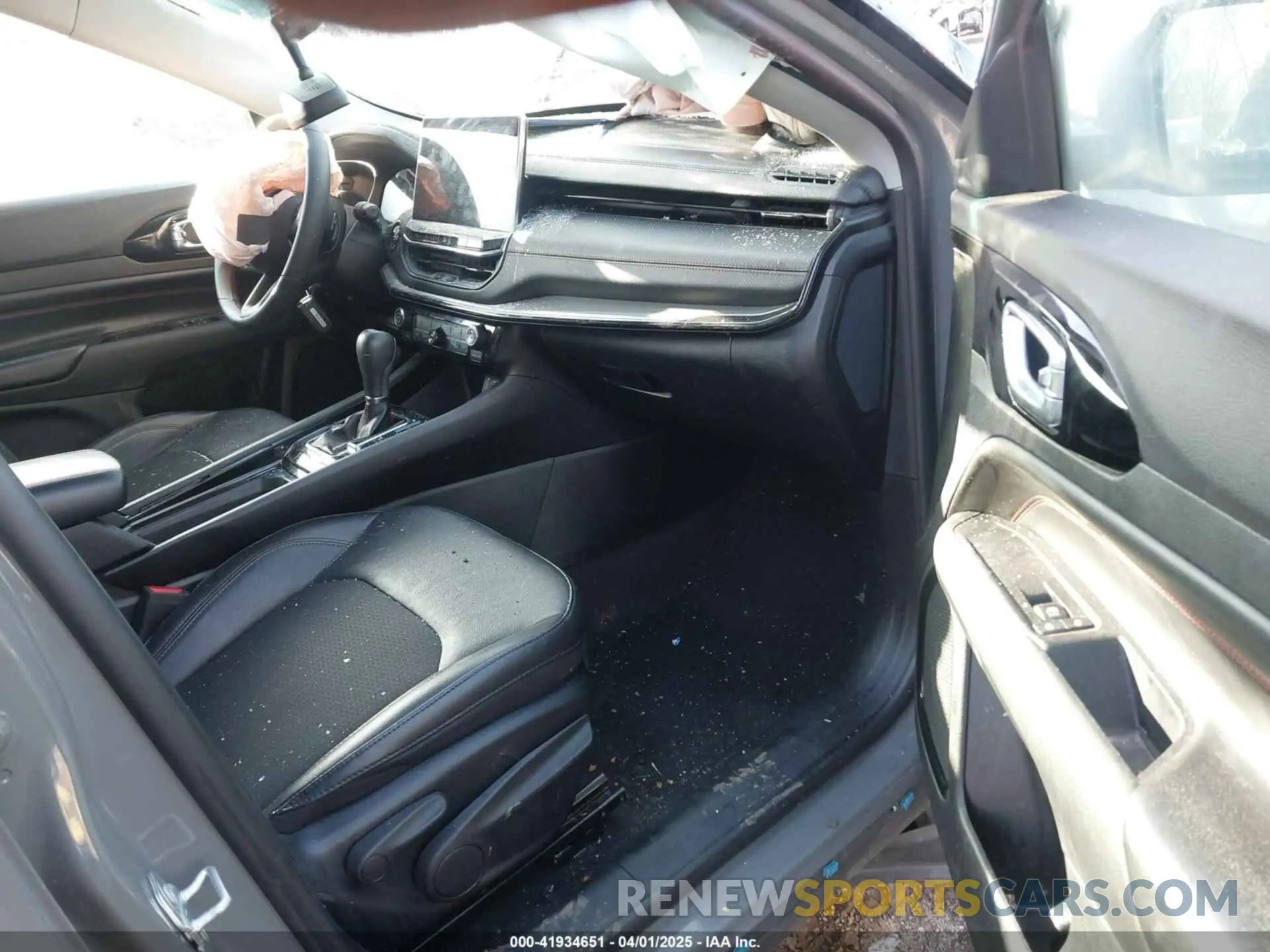 5 Photograph of a damaged car 3C4NJDDB6NT170282 JEEP COMPASS 2022