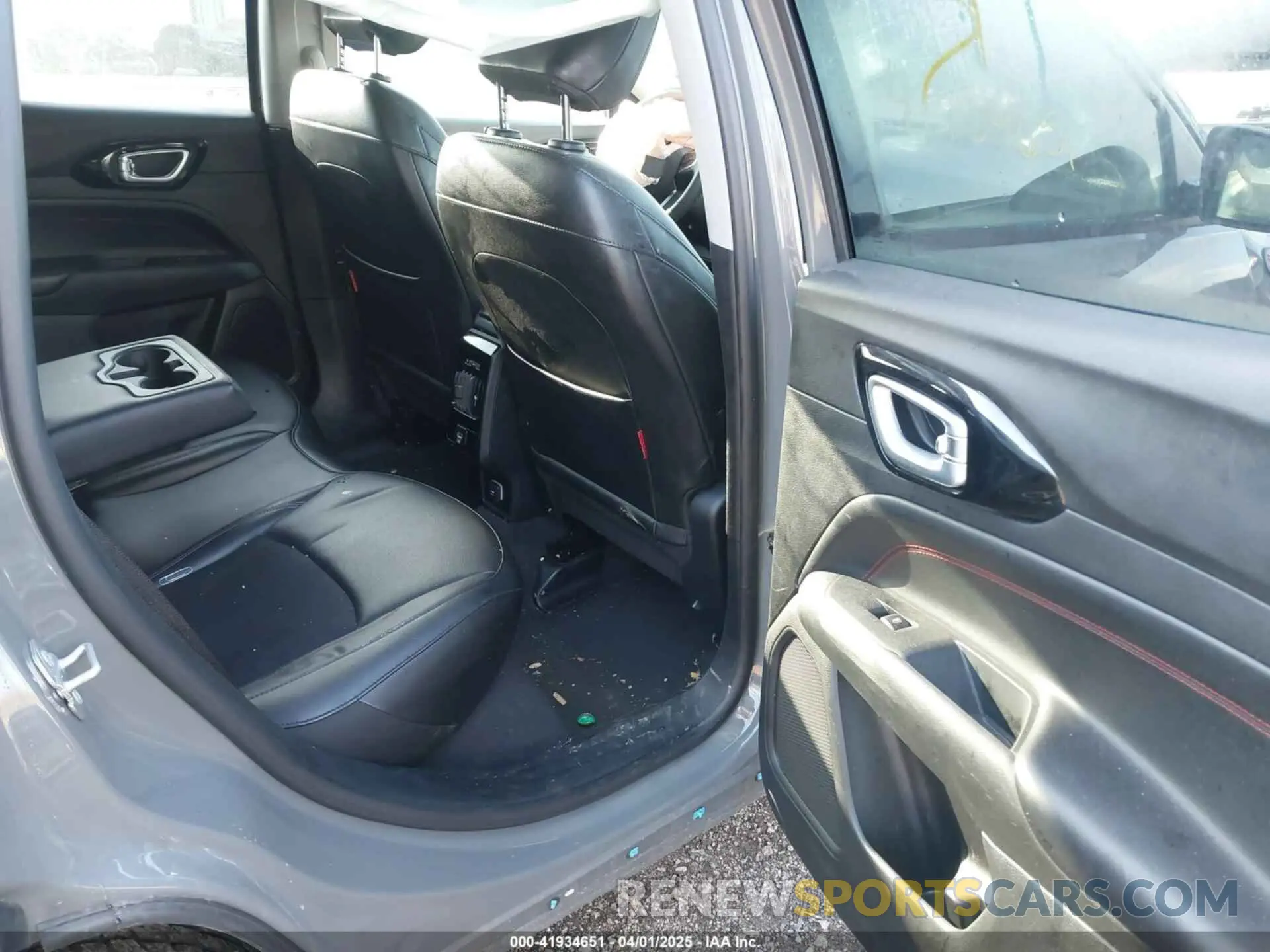 8 Photograph of a damaged car 3C4NJDDB6NT170282 JEEP COMPASS 2022