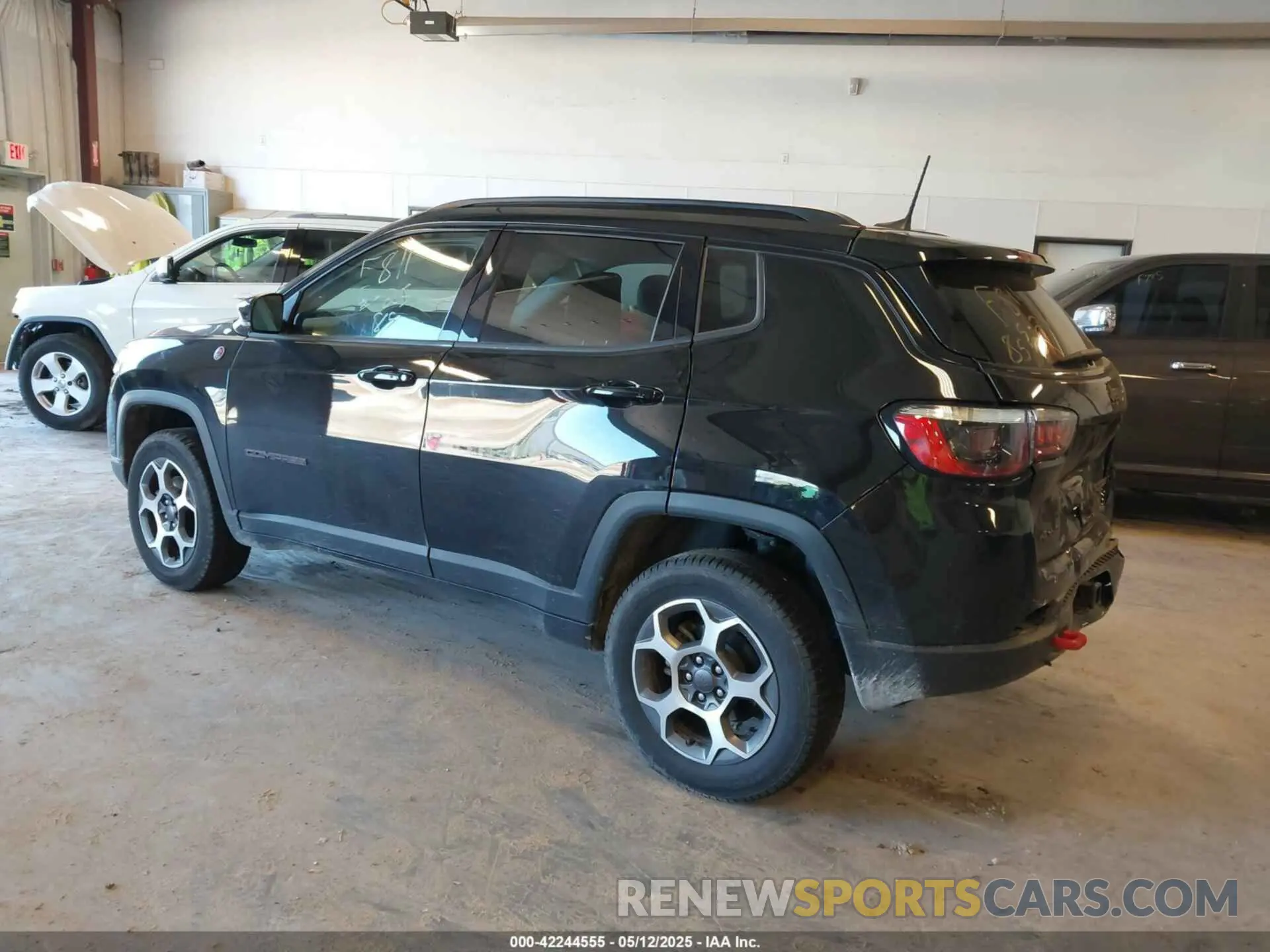 3 Photograph of a damaged car 3C4NJDDB7NT193831 JEEP COMPASS 2022