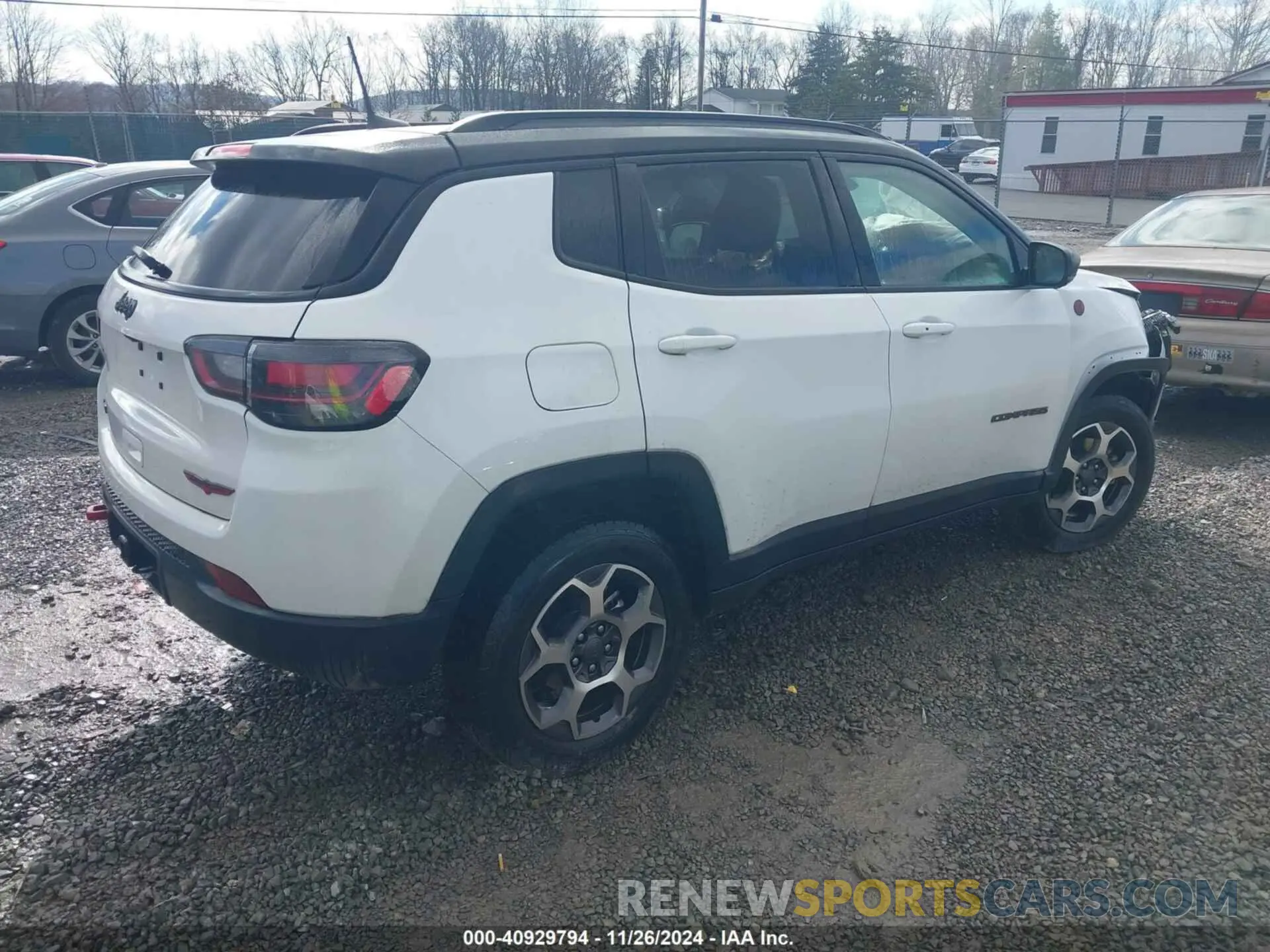 4 Photograph of a damaged car 3C4NJDDB7NT226018 JEEP COMPASS 2022