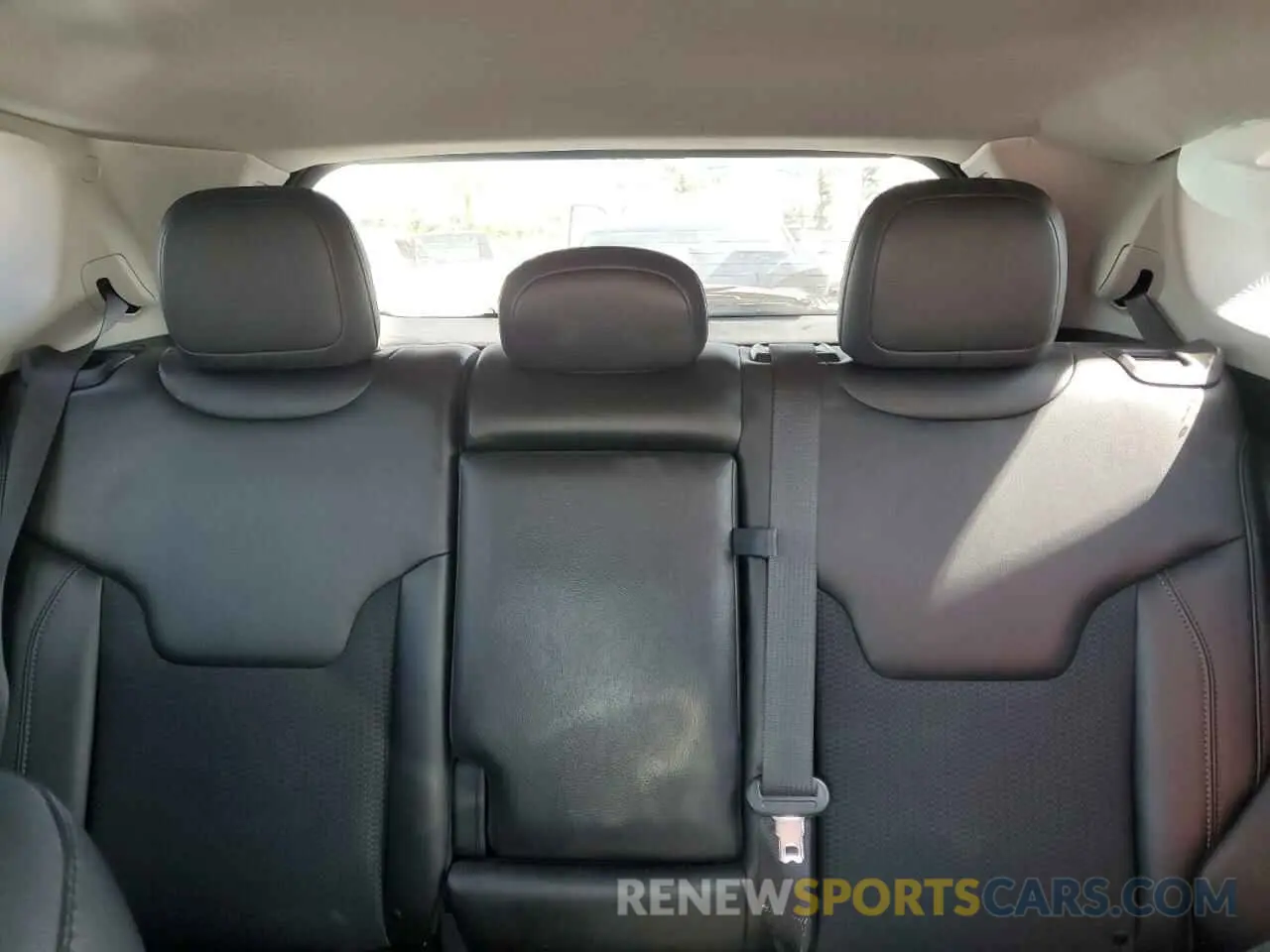 10 Photograph of a damaged car 3C4NJDDB8NT101366 JEEP COMPASS 2022