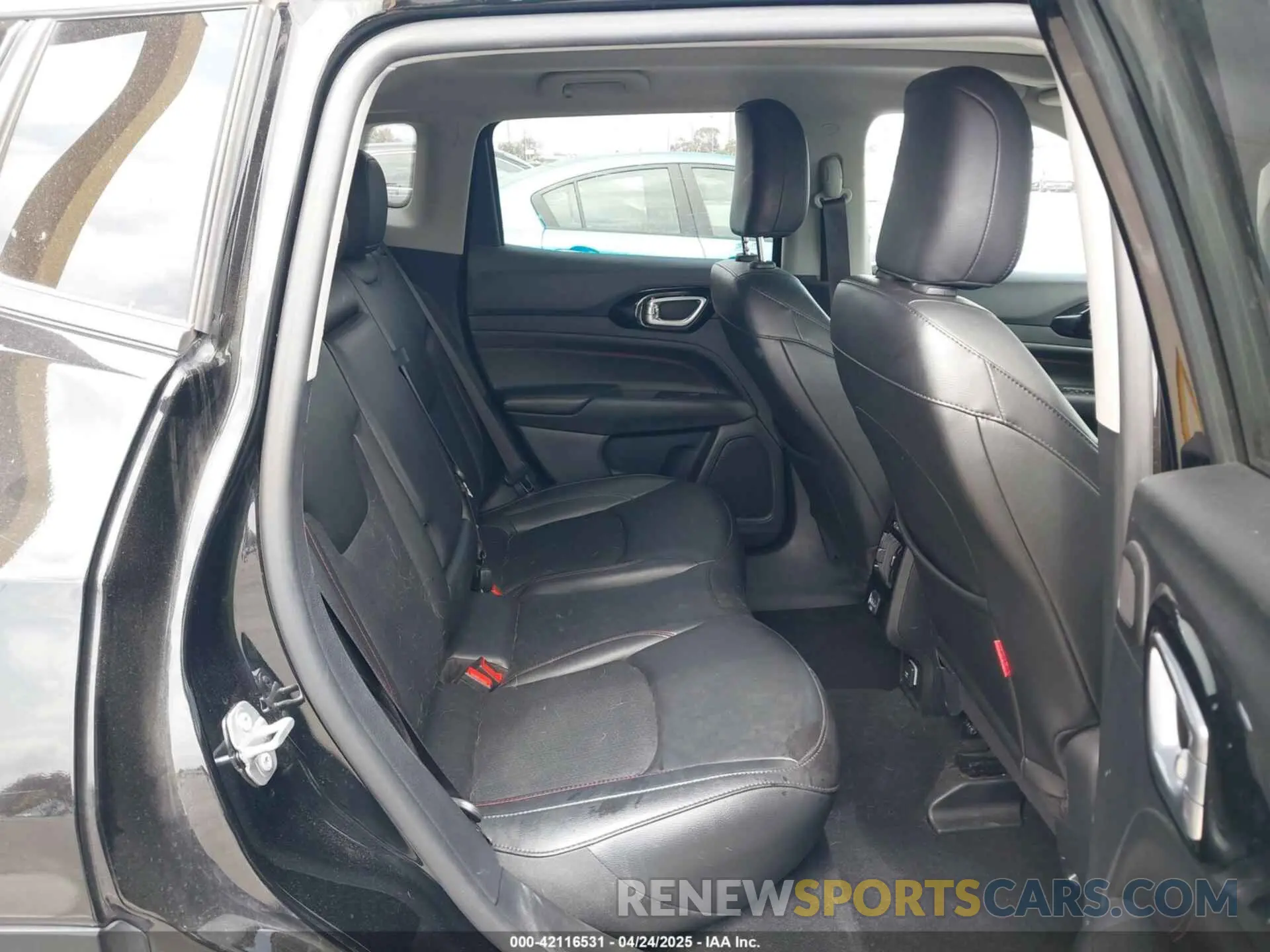 8 Photograph of a damaged car 3C4NJDDB8NT107992 JEEP COMPASS 2022
