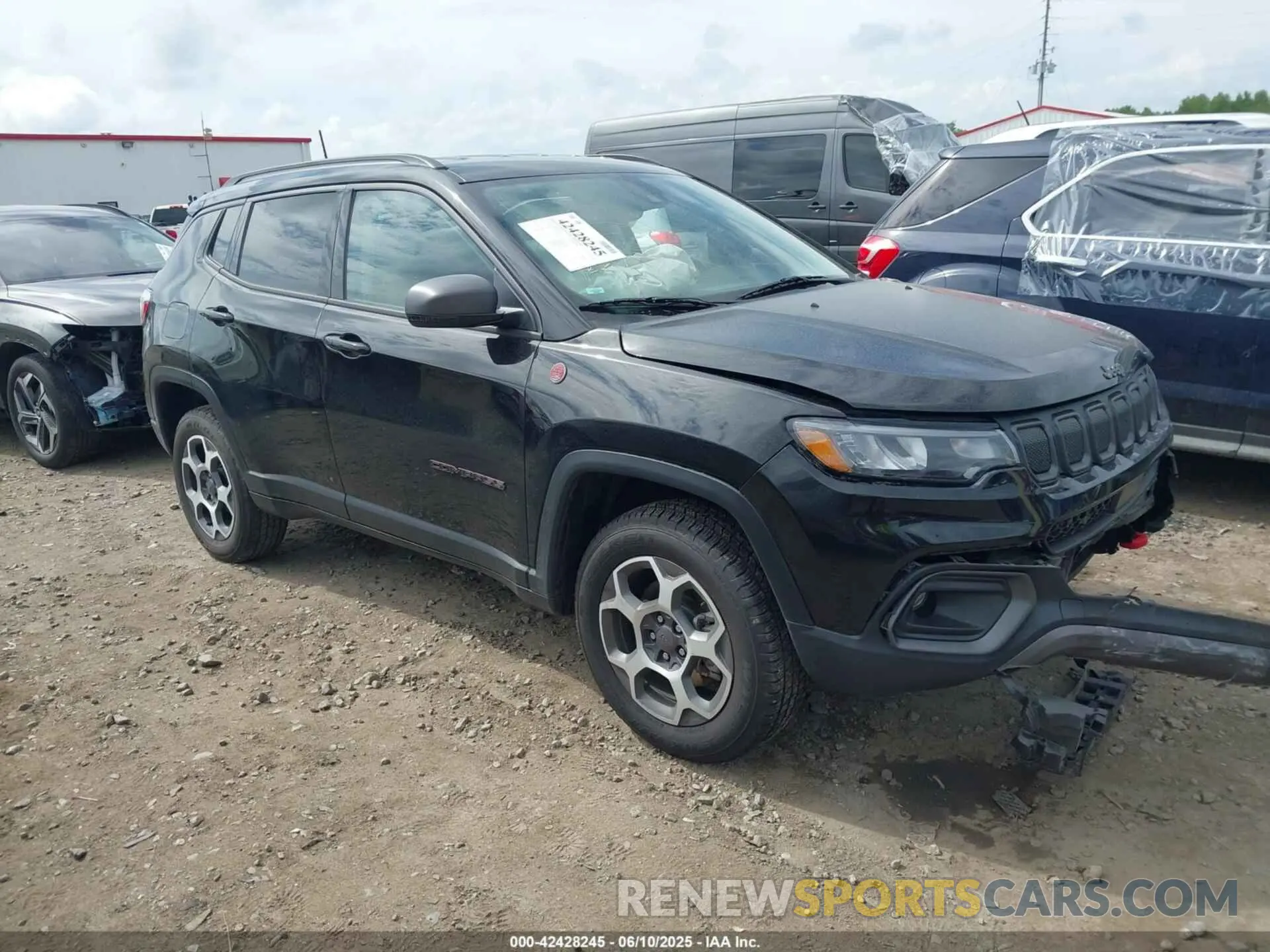 1 Photograph of a damaged car 3C4NJDDB8NT114134 JEEP COMPASS 2022
