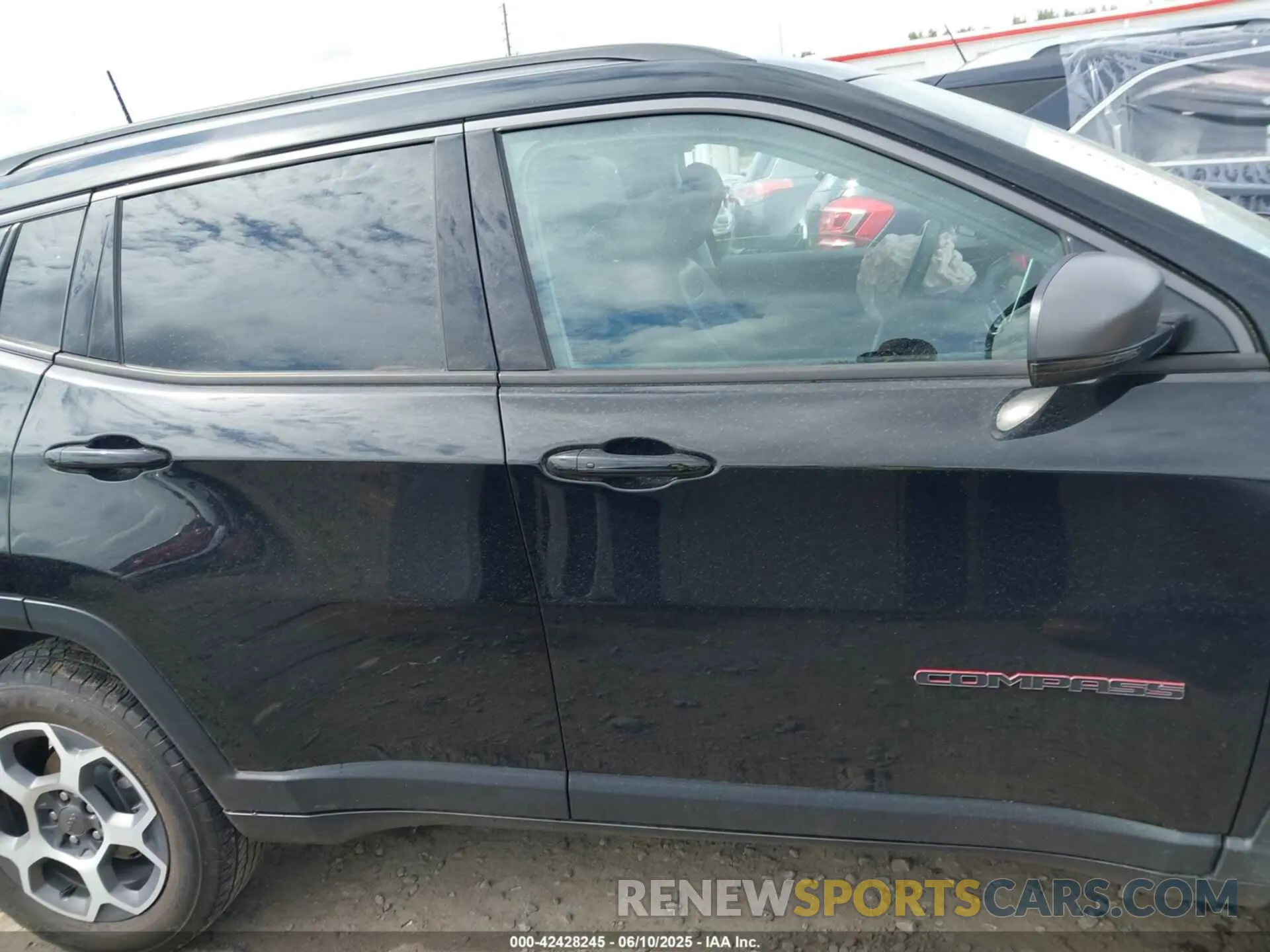 13 Photograph of a damaged car 3C4NJDDB8NT114134 JEEP COMPASS 2022