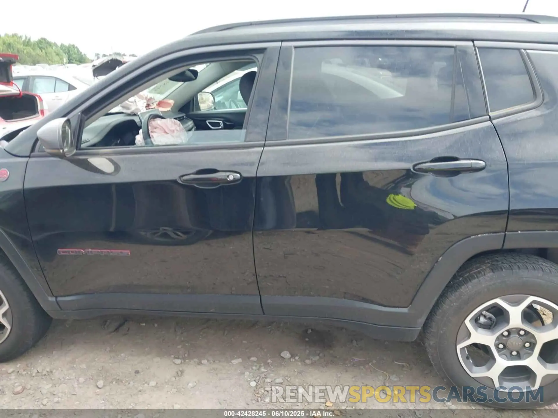 14 Photograph of a damaged car 3C4NJDDB8NT114134 JEEP COMPASS 2022
