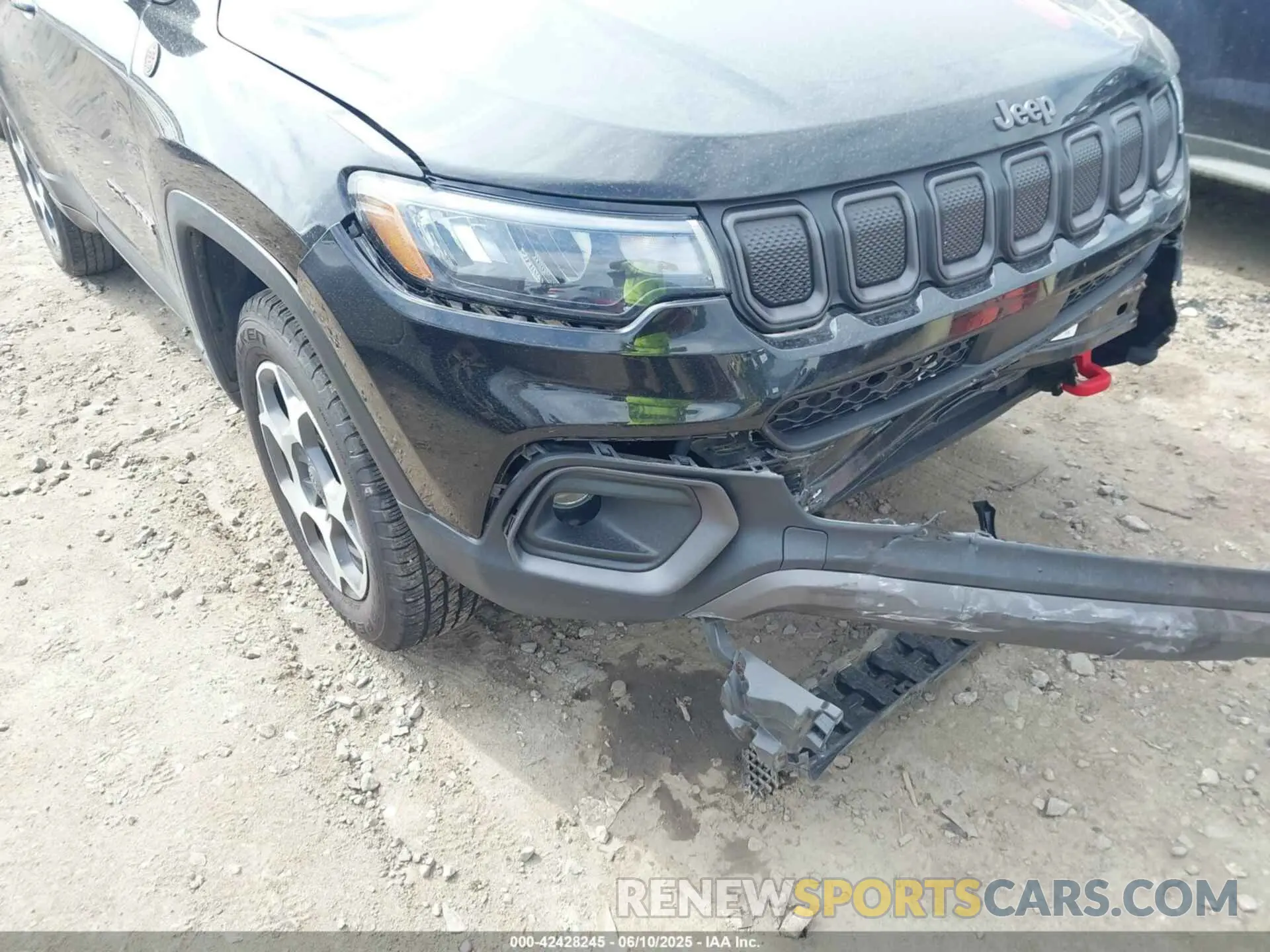 17 Photograph of a damaged car 3C4NJDDB8NT114134 JEEP COMPASS 2022