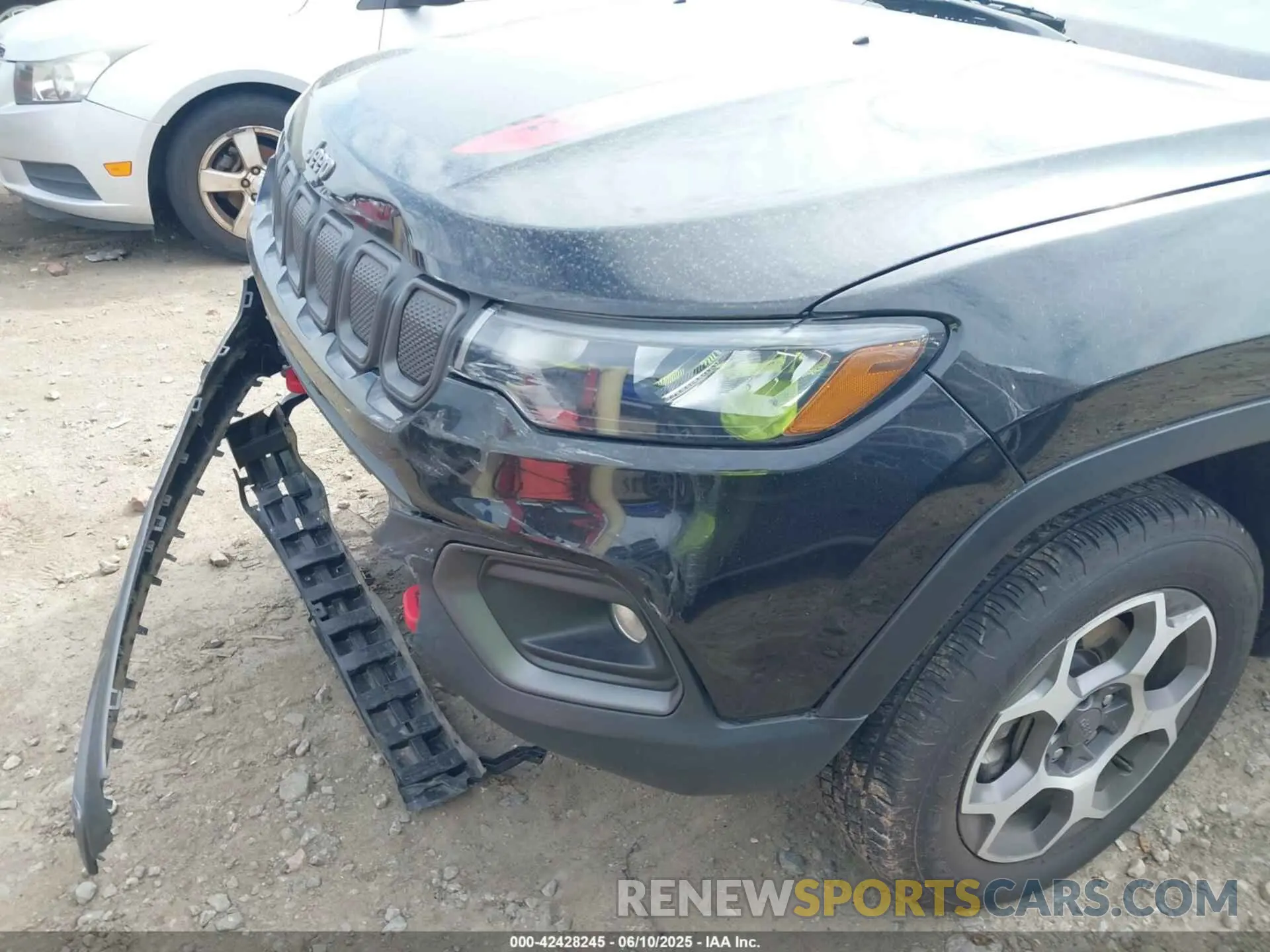 18 Photograph of a damaged car 3C4NJDDB8NT114134 JEEP COMPASS 2022
