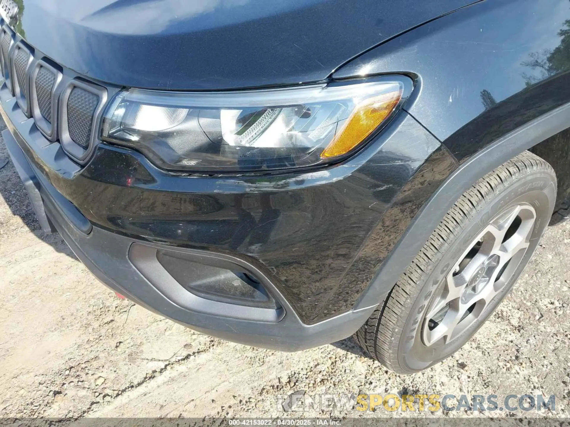17 Photograph of a damaged car 3C4NJDDB8NT226237 JEEP COMPASS 2022