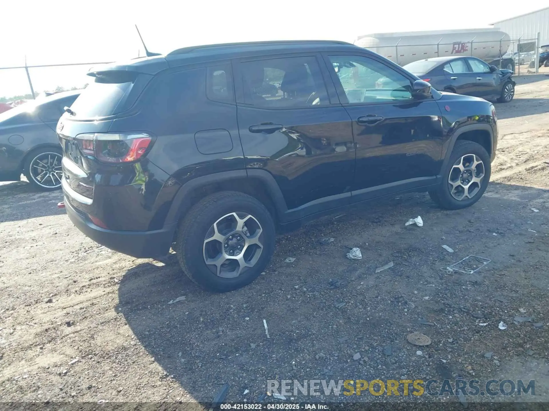 4 Photograph of a damaged car 3C4NJDDB8NT226237 JEEP COMPASS 2022