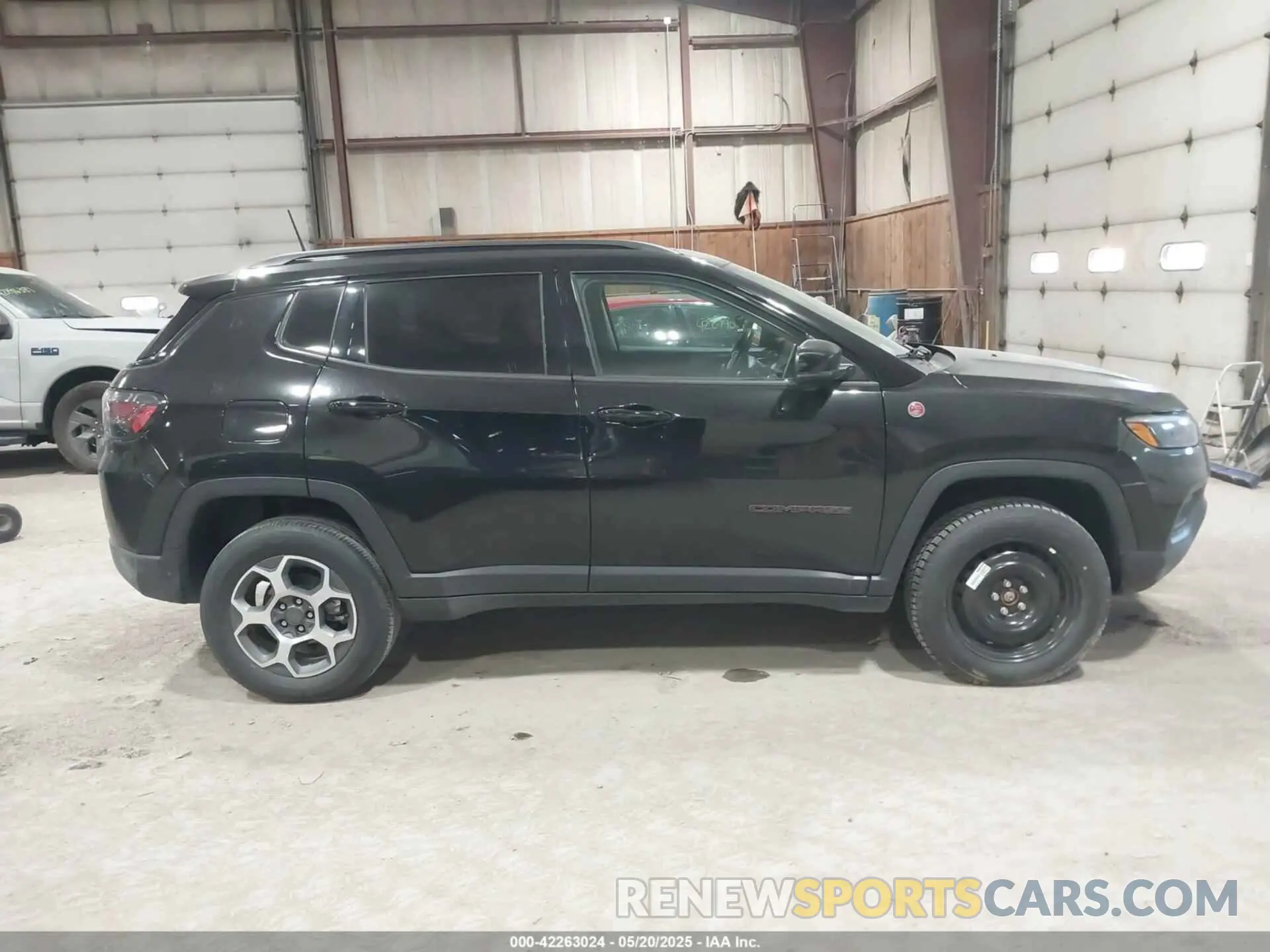 13 Photograph of a damaged car 3C4NJDDB8NT227131 JEEP COMPASS 2022
