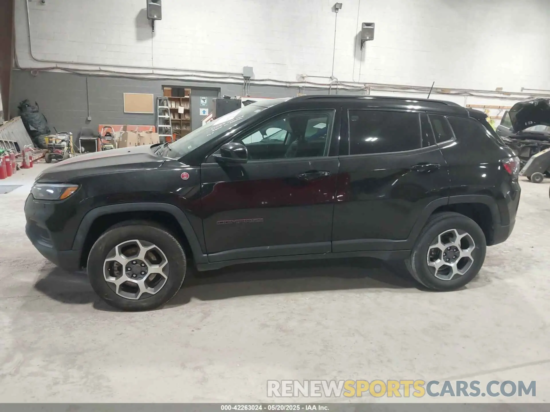 14 Photograph of a damaged car 3C4NJDDB8NT227131 JEEP COMPASS 2022