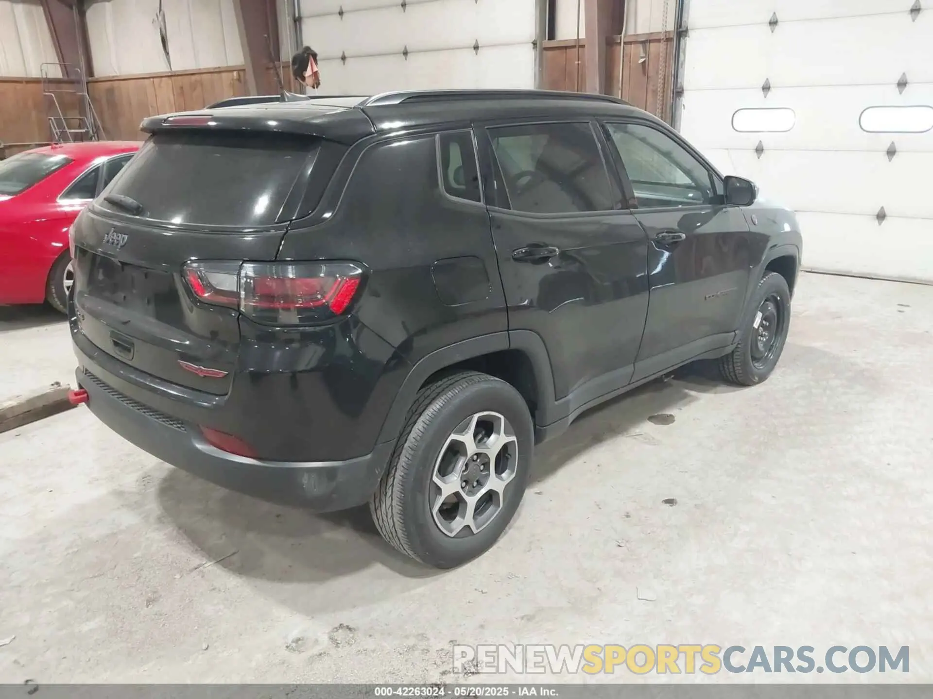 4 Photograph of a damaged car 3C4NJDDB8NT227131 JEEP COMPASS 2022