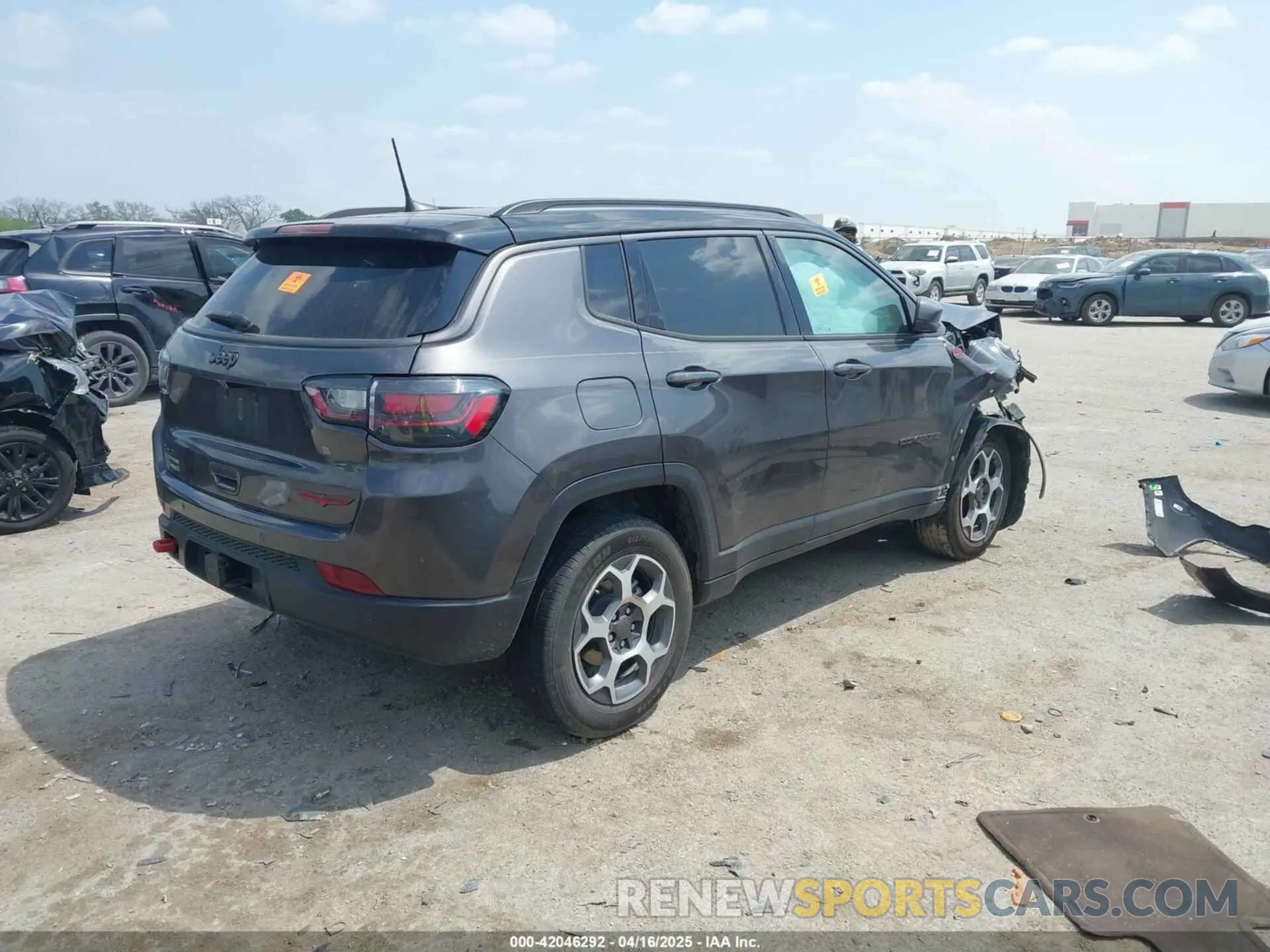 4 Photograph of a damaged car 3C4NJDDBXNT157230 JEEP COMPASS 2022