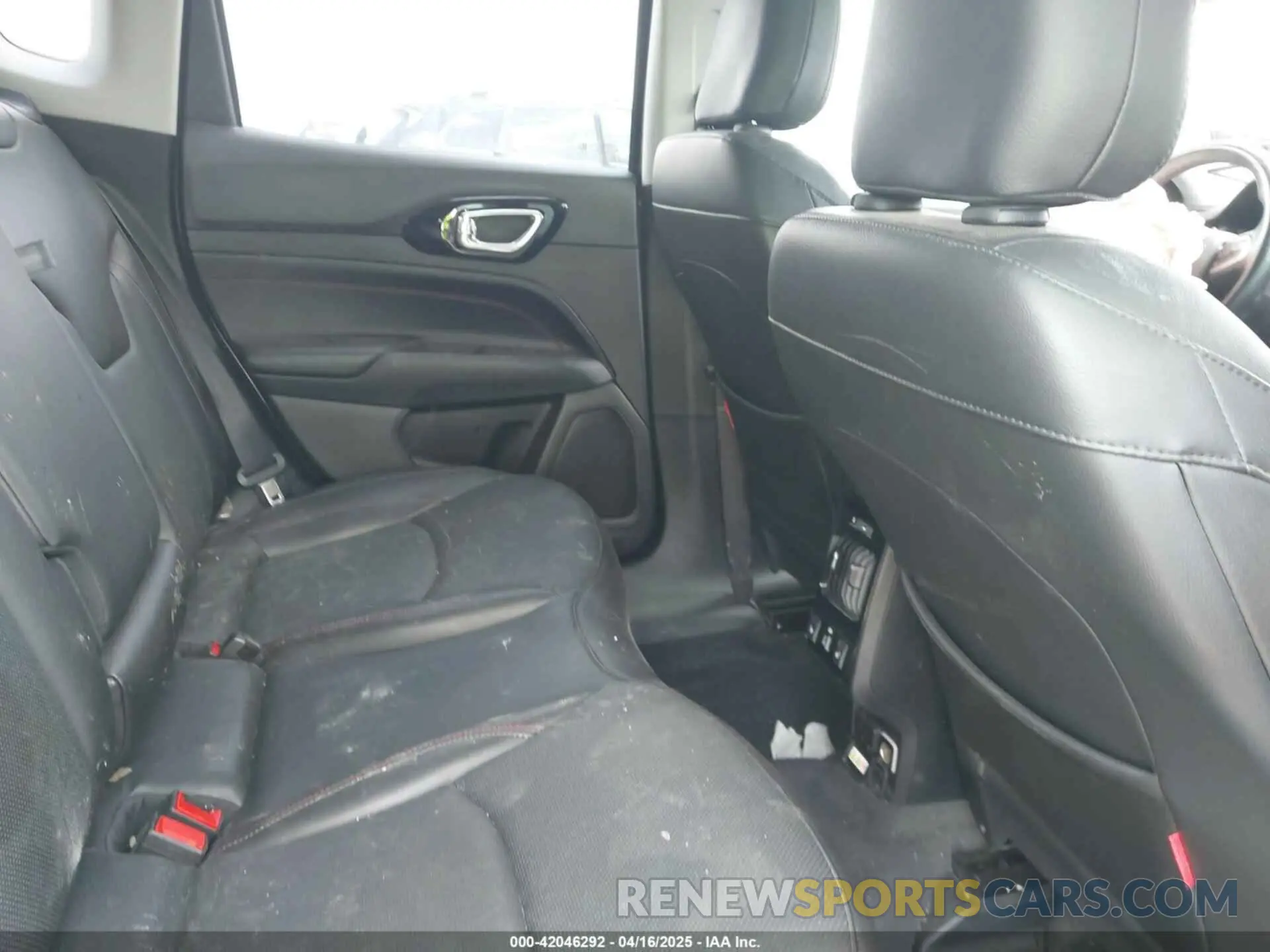 8 Photograph of a damaged car 3C4NJDDBXNT157230 JEEP COMPASS 2022