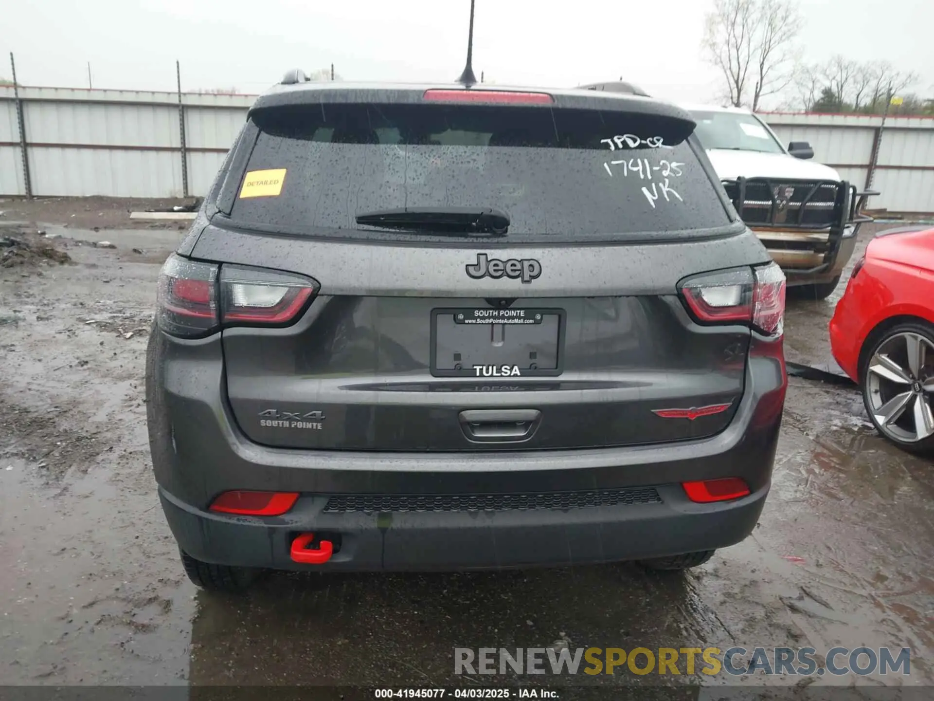 17 Photograph of a damaged car 3C4NJDDBXNT206118 JEEP COMPASS 2022