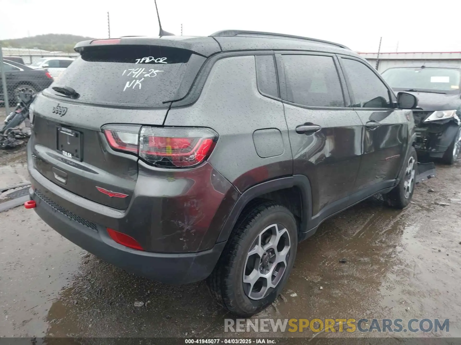 4 Photograph of a damaged car 3C4NJDDBXNT206118 JEEP COMPASS 2022