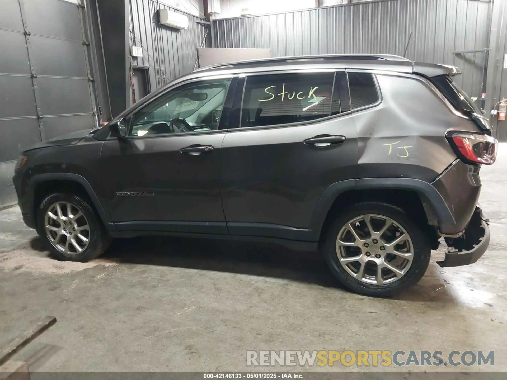 14 Photograph of a damaged car 3C4NJDFB0NT117963 JEEP COMPASS 2022