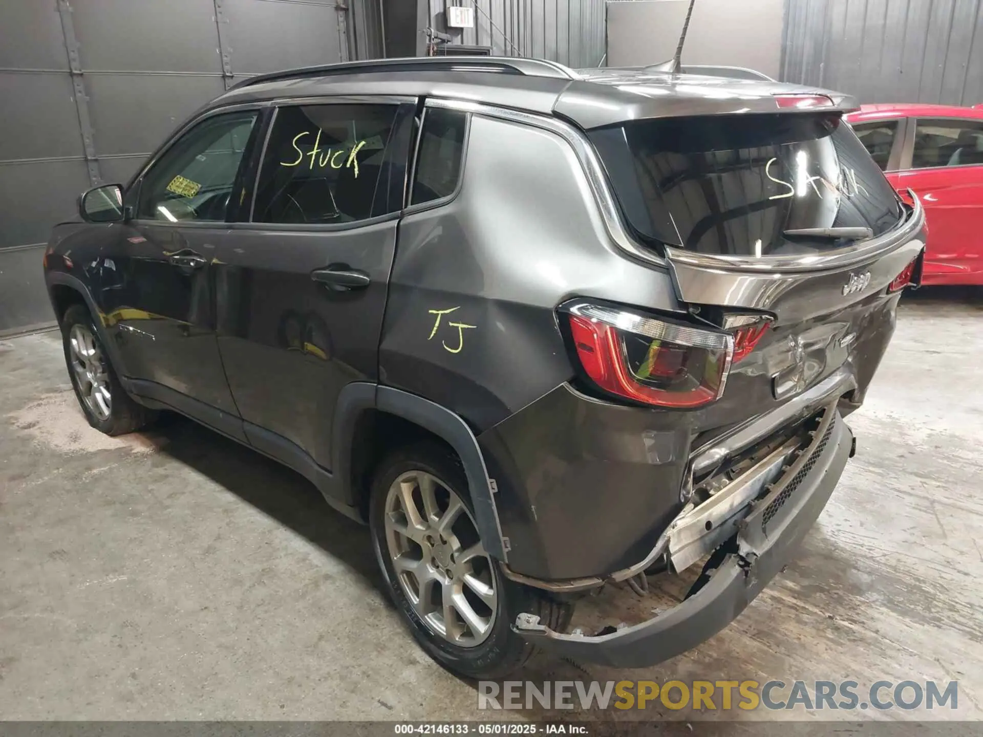 3 Photograph of a damaged car 3C4NJDFB0NT117963 JEEP COMPASS 2022