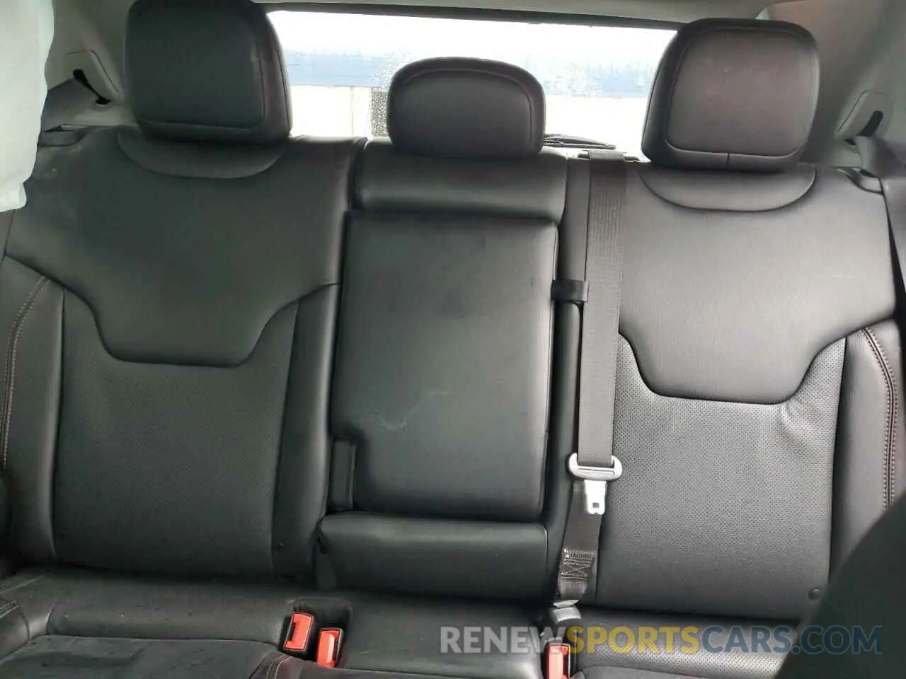 10 Photograph of a damaged car 3C4NJDFB1NT153046 JEEP COMPASS 2022