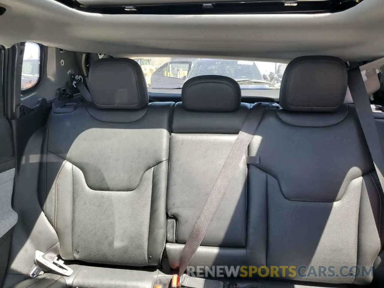 10 Photograph of a damaged car 3C4NJDFB2NT164072 JEEP COMPASS 2022